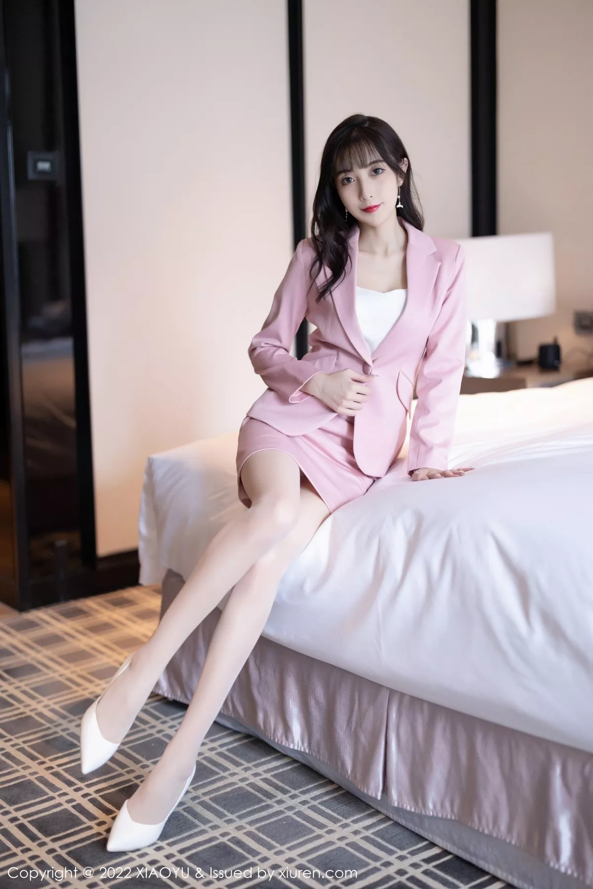 秀人集.com_[XiaoYu画语界]Vol.815_模特林星阑脱粉色职业装露性感白色蕾丝内衣配超薄肉丝诱惑写真86P