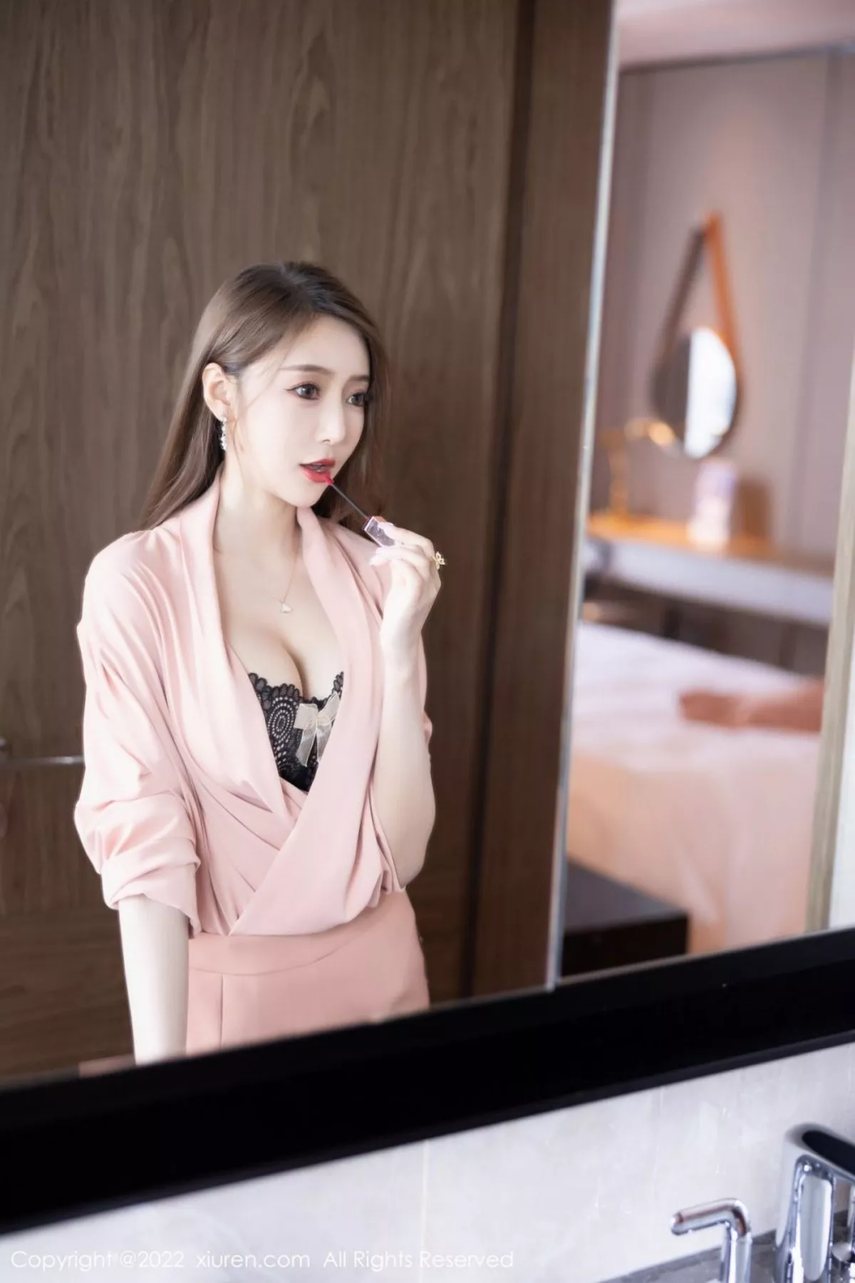 秀人集.com_[XiuRen秀人网]No.5257_女神王馨瑶yanni粉色套装半脱露黑色蕾丝内衣超薄肉丝诱惑写真86P
