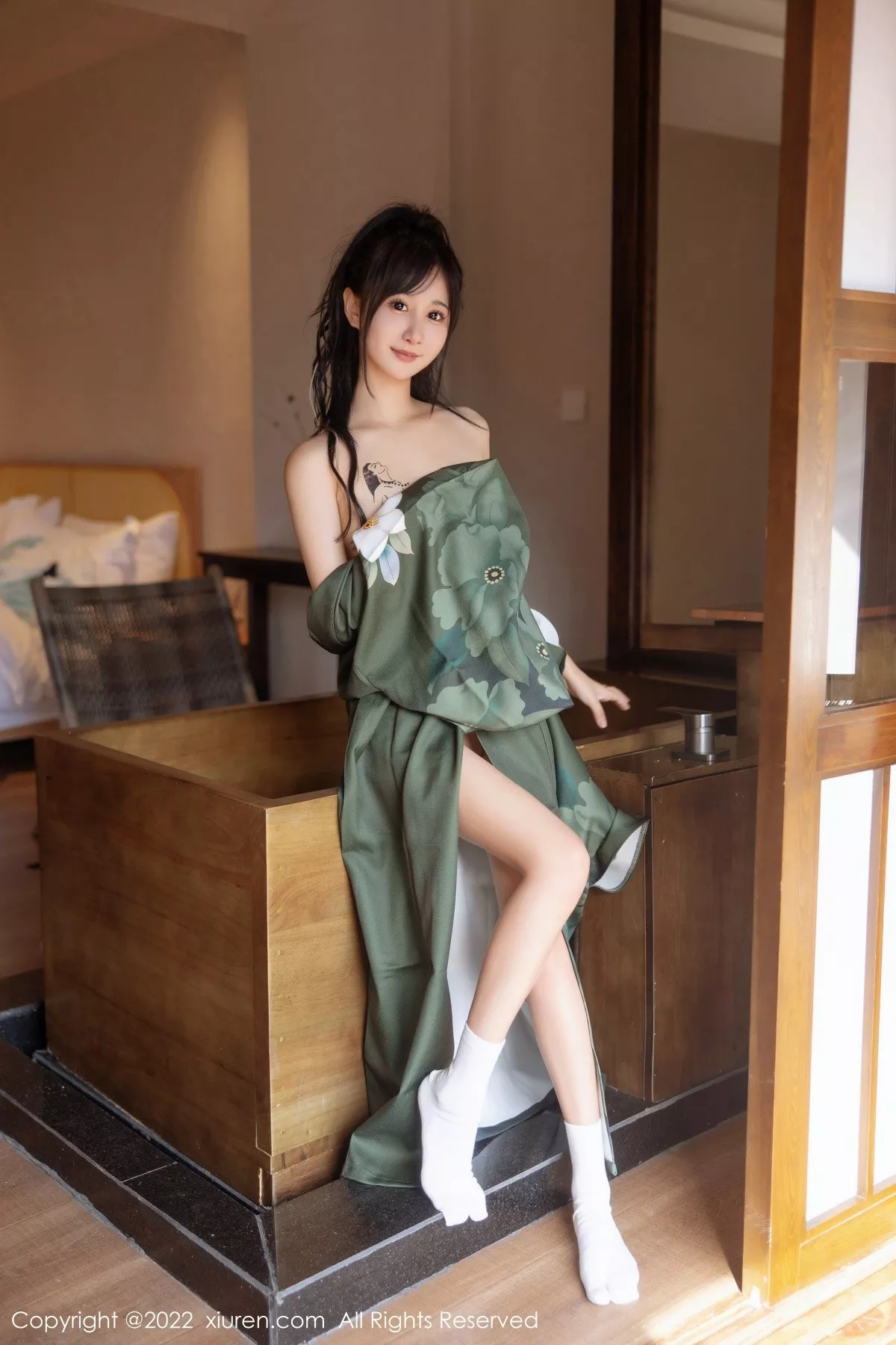 秀人集.com_[XiuRen秀人网]No.5256_女神小果冻儿大理旅拍私房暗绿色真空和服秀完美身材诱惑写真85P