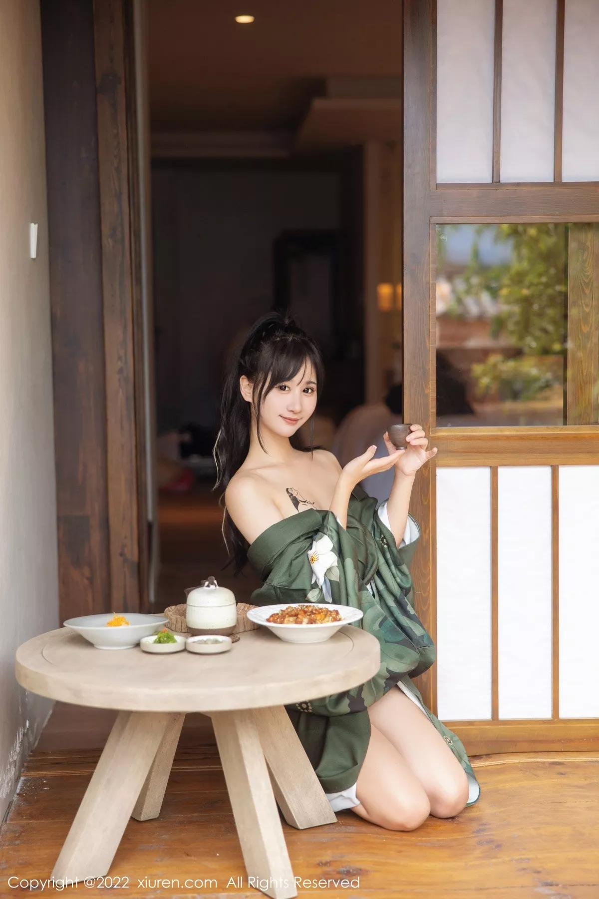 秀人集.com_[XiuRen秀人网]No.5256_女神小果冻儿大理旅拍私房暗绿色真空和服秀完美身材诱惑写真85P