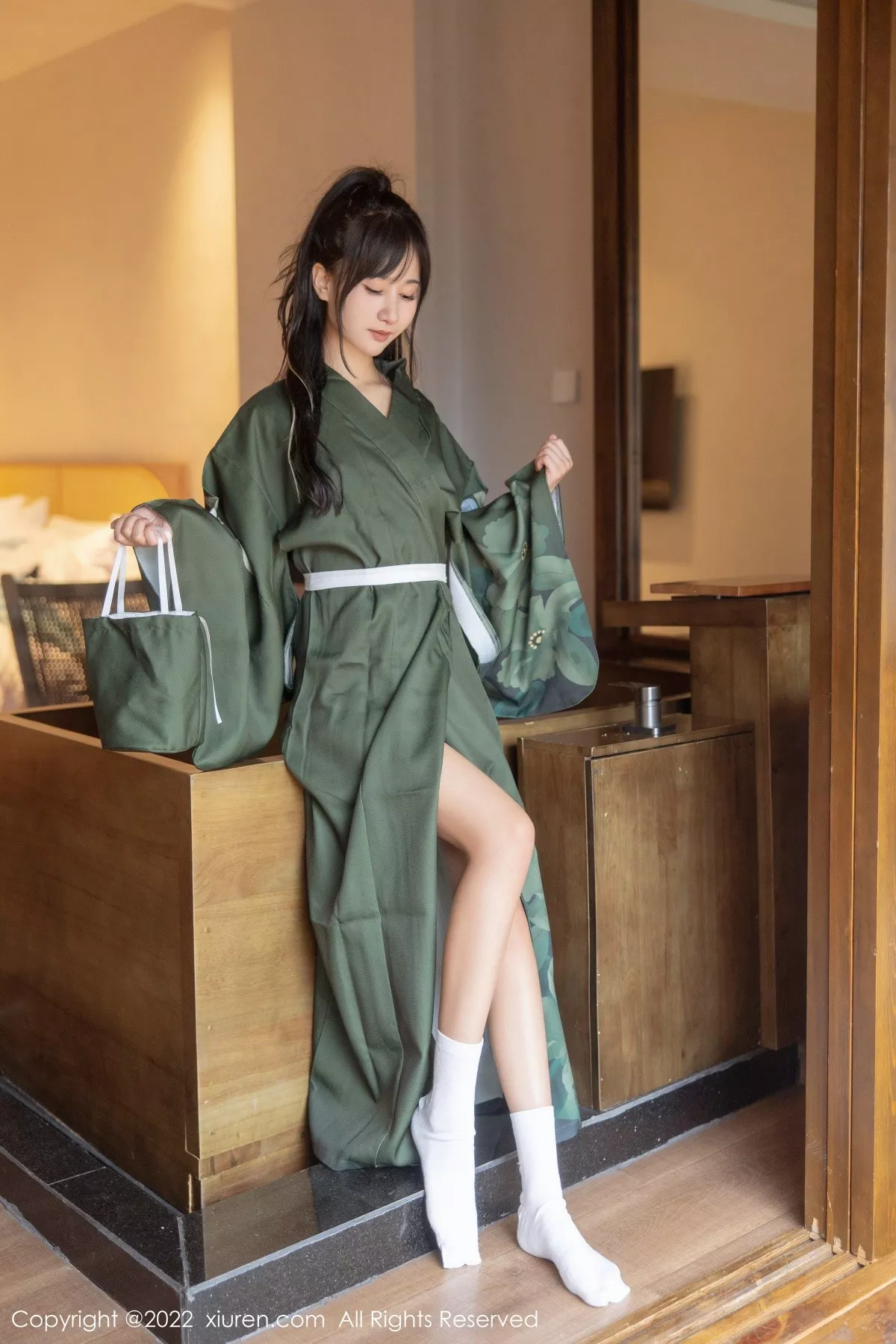 秀人集.com_[XiuRen秀人网]No.5256_女神小果冻儿大理旅拍私房暗绿色真空和服秀完美身材诱惑写真85P