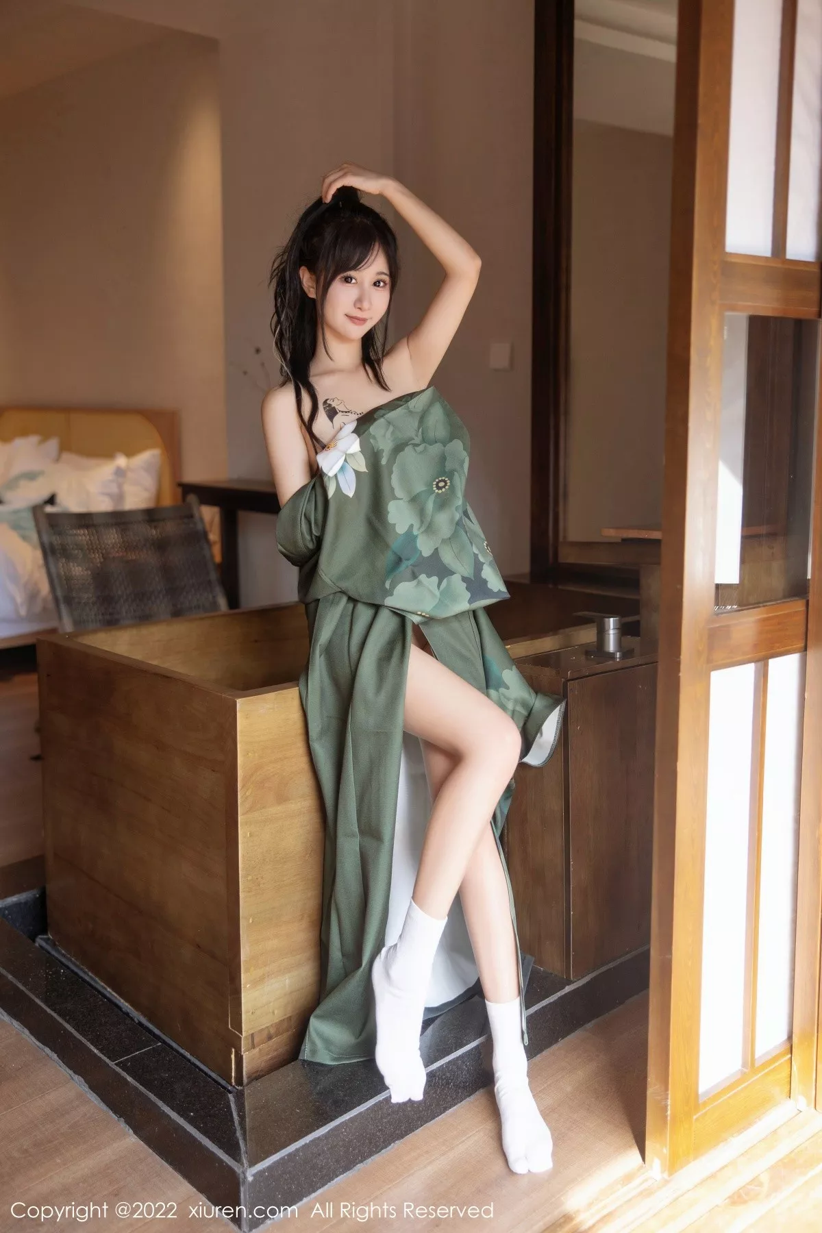 秀人集.com_[XiuRen秀人网]No.5256_女神小果冻儿大理旅拍私房暗绿色真空和服秀完美身材诱惑写真85P