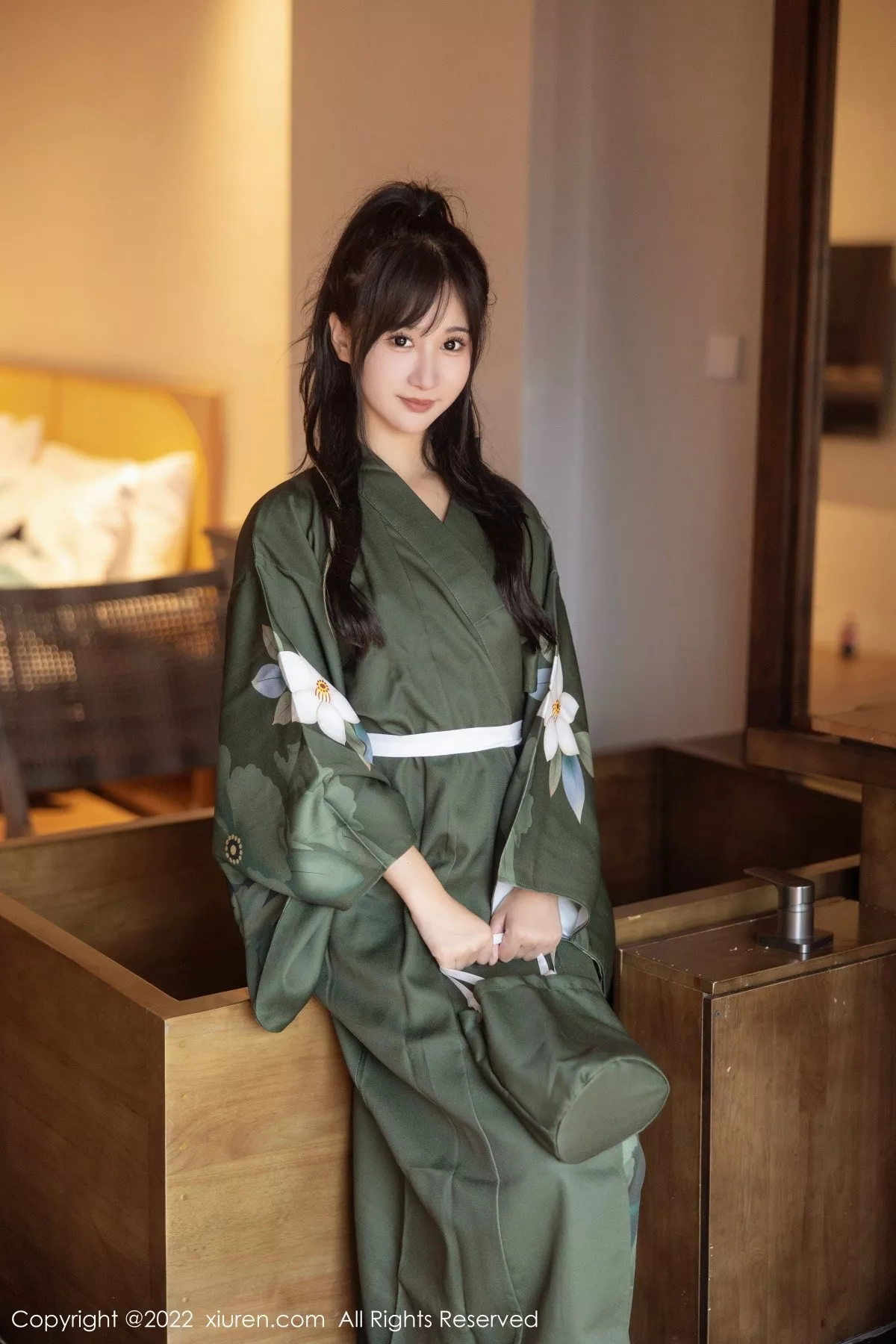 秀人集.com_[XiuRen秀人网]No.5256_女神小果冻儿大理旅拍私房暗绿色真空和服秀完美身材诱惑写真85P