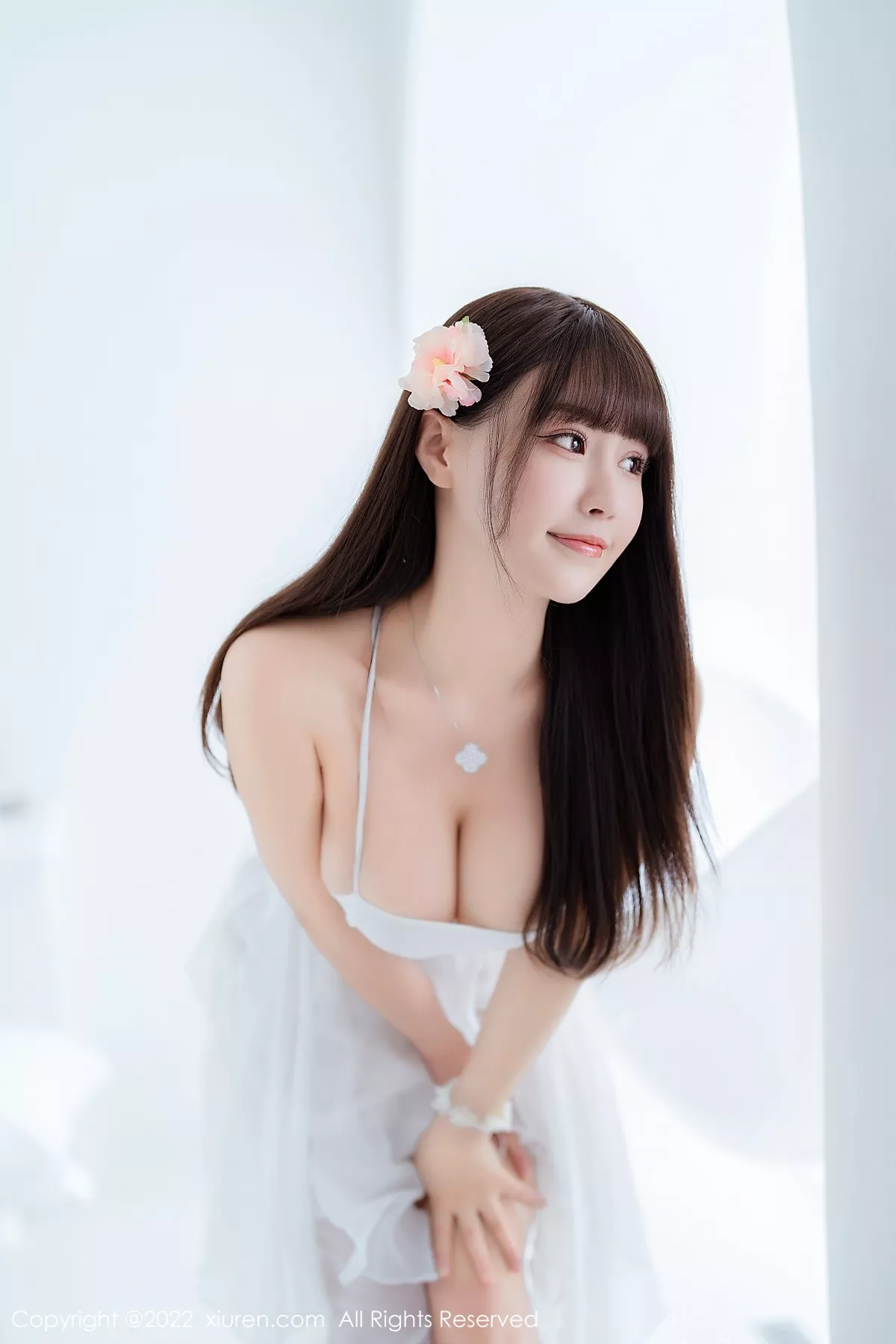 秀人集.com_[XiuRen秀人网]No.5261_女神朱可儿Flora大理旅拍白色露肩吊带裙配白丝袜丰满诱惑写真114P