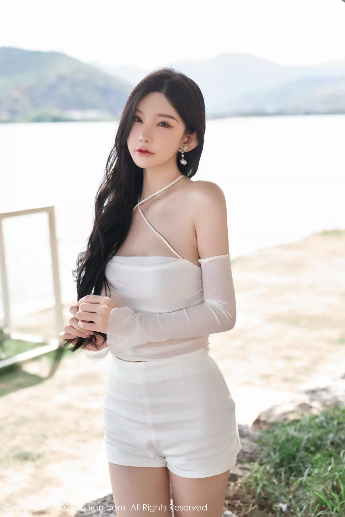 秀人集.com_[XiuRen秀人网]No.5271_女神周于希Sally心愿旅拍户外白色轻透服饰秀完美身材诱惑写真89P
