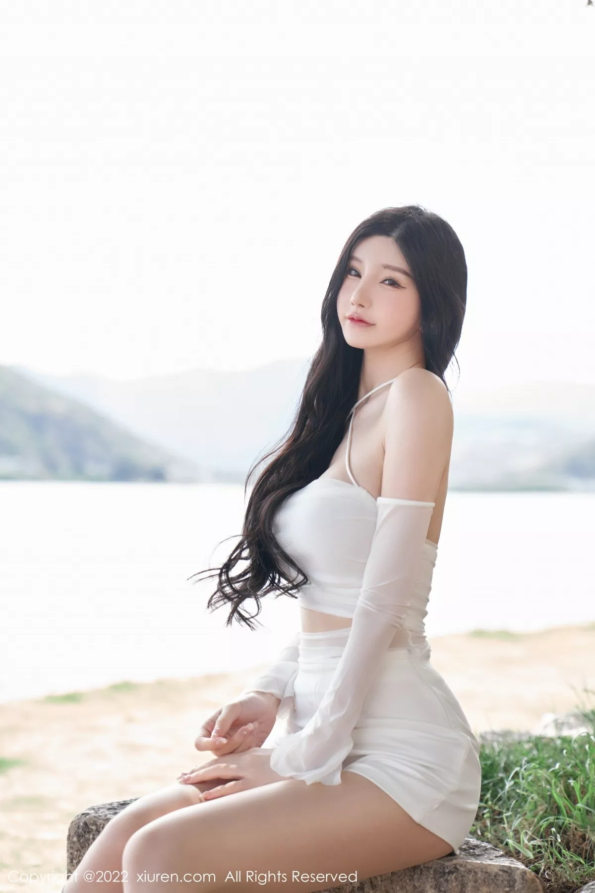 秀人集.com_[XiuRen秀人网]No.5271_女神周于希Sally心愿旅拍户外白色轻透服饰秀完美身材诱惑写真89P