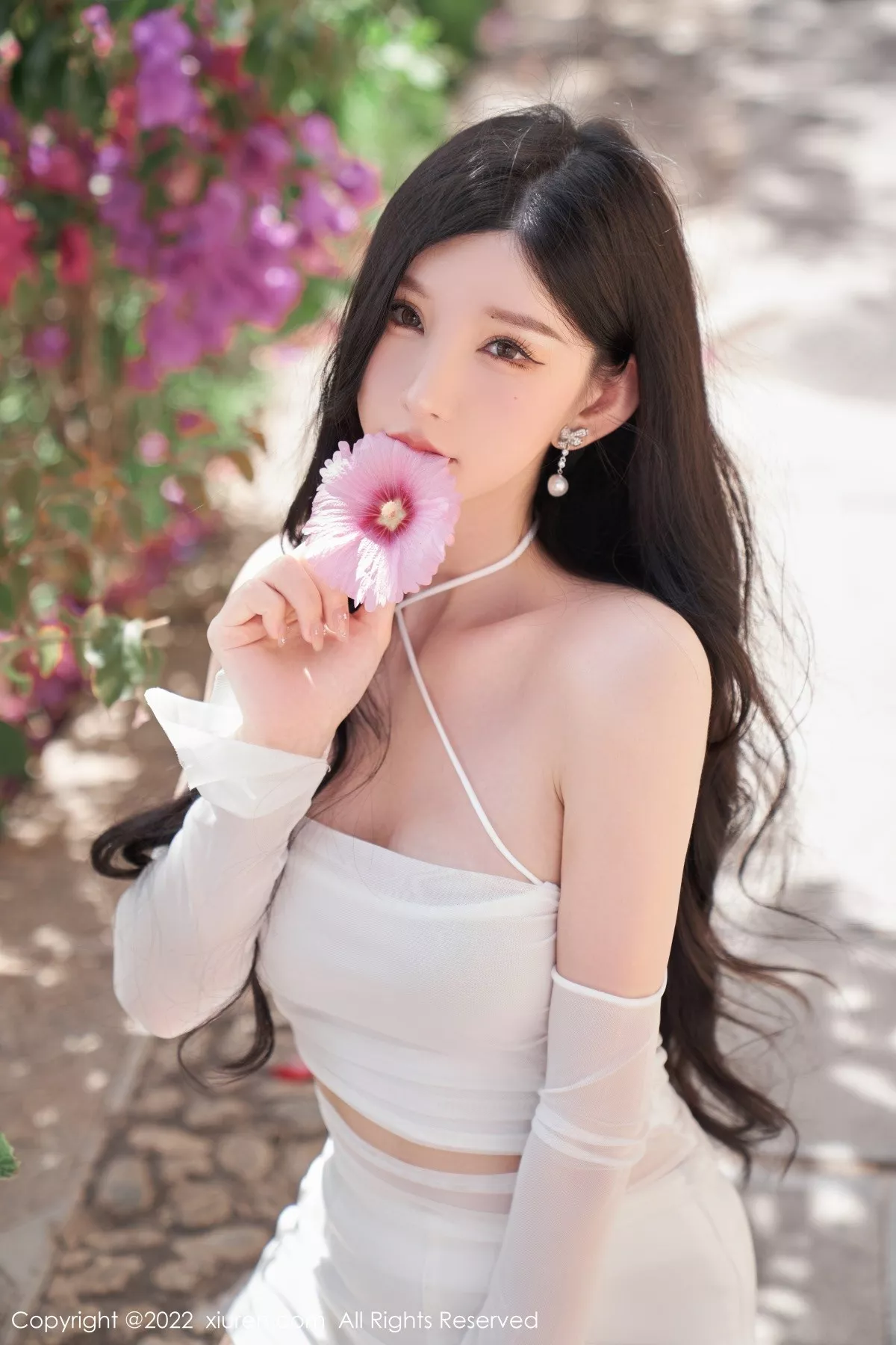秀人集.com_[XiuRen秀人网]No.5271_女神周于希Sally心愿旅拍户外白色轻透服饰秀完美身材诱惑写真89P