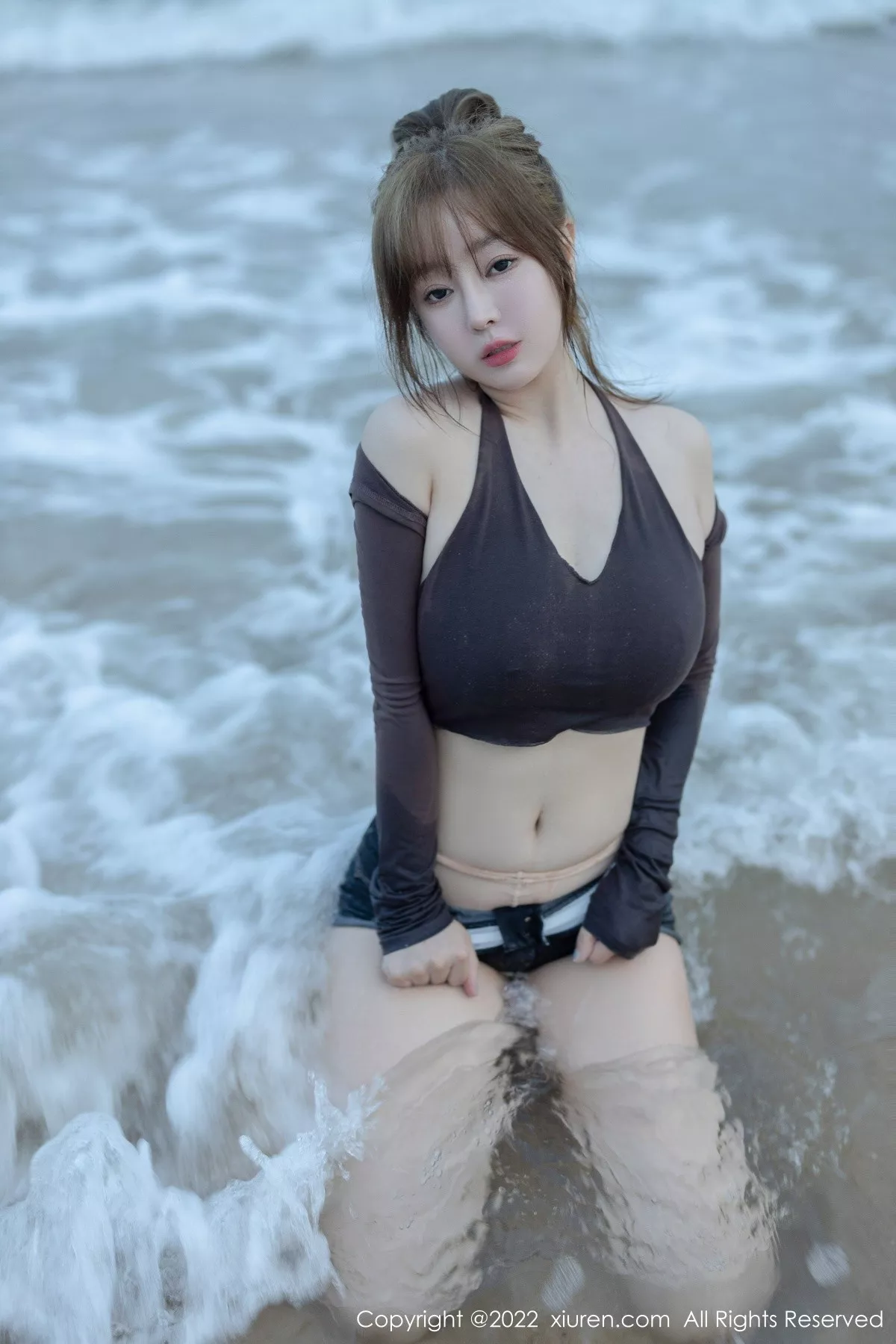秀人集.com_[XiuRen秀人网]No.5281_女神王雨纯海南万宁旅拍性感收身衣配短裤秀曼妙身材诱惑写真58P