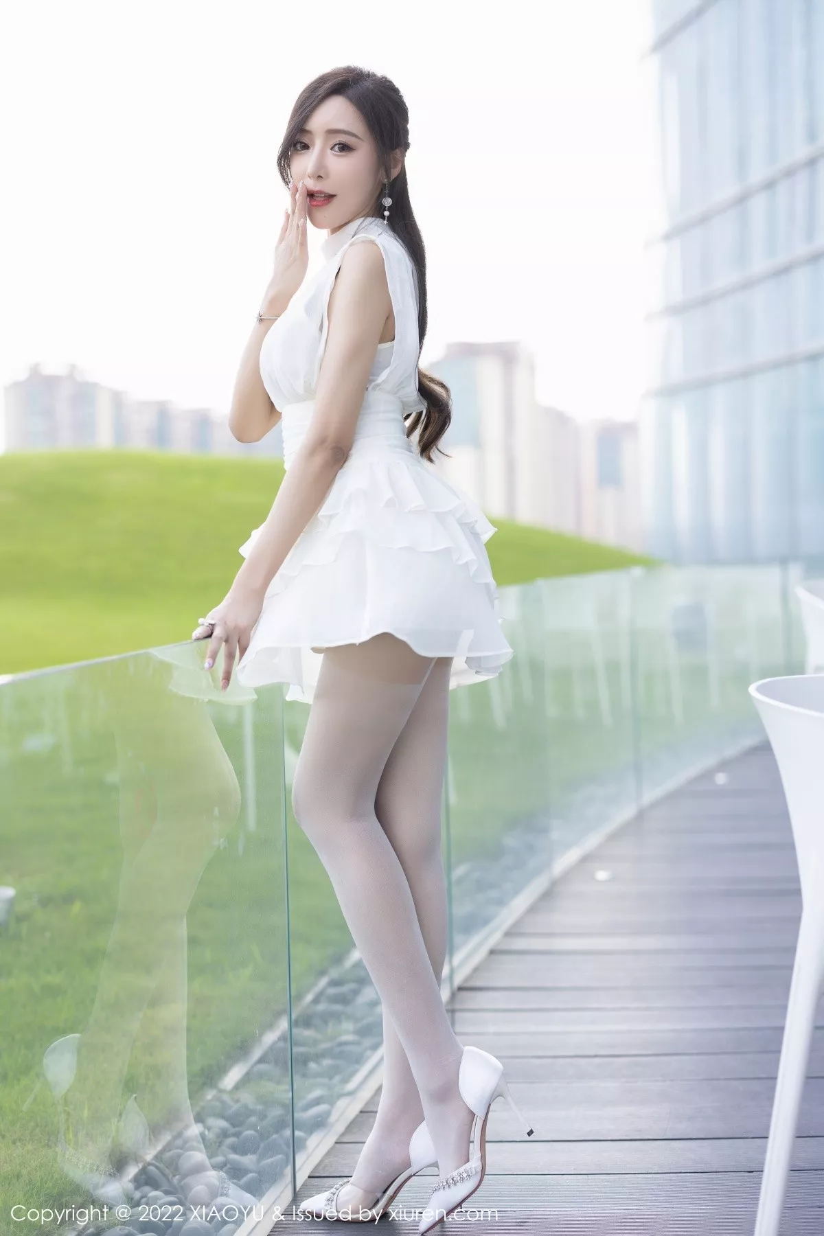 秀人集.com_[XiaoYu画语界]Vol.822_女神王馨瑶yanni性感白色连衣裙配开档白丝露蕾丝内衣诱惑写真84P
