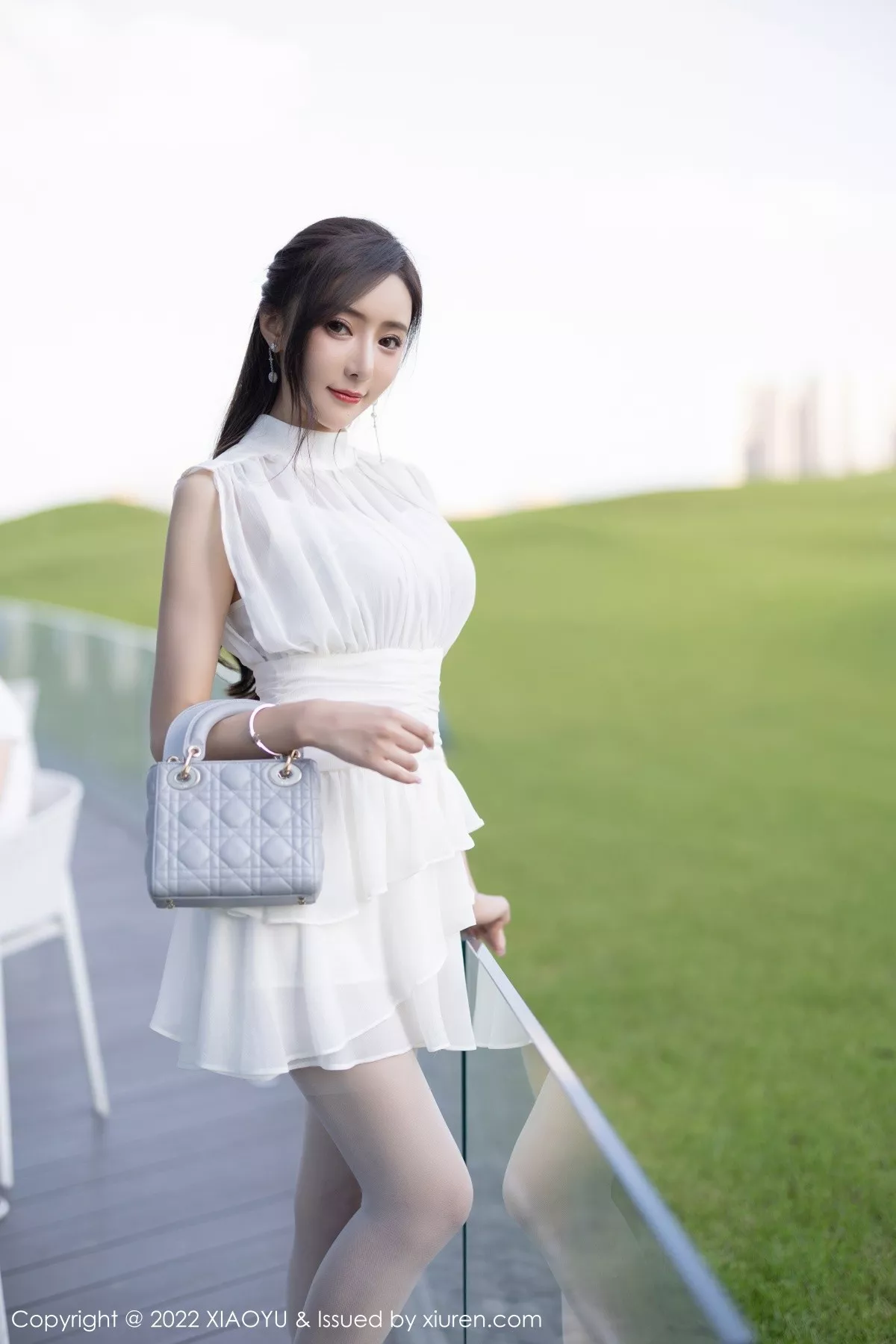秀人集.com_[XiaoYu画语界]Vol.822_女神王馨瑶yanni性感白色连衣裙配开档白丝露蕾丝内衣诱惑写真84P