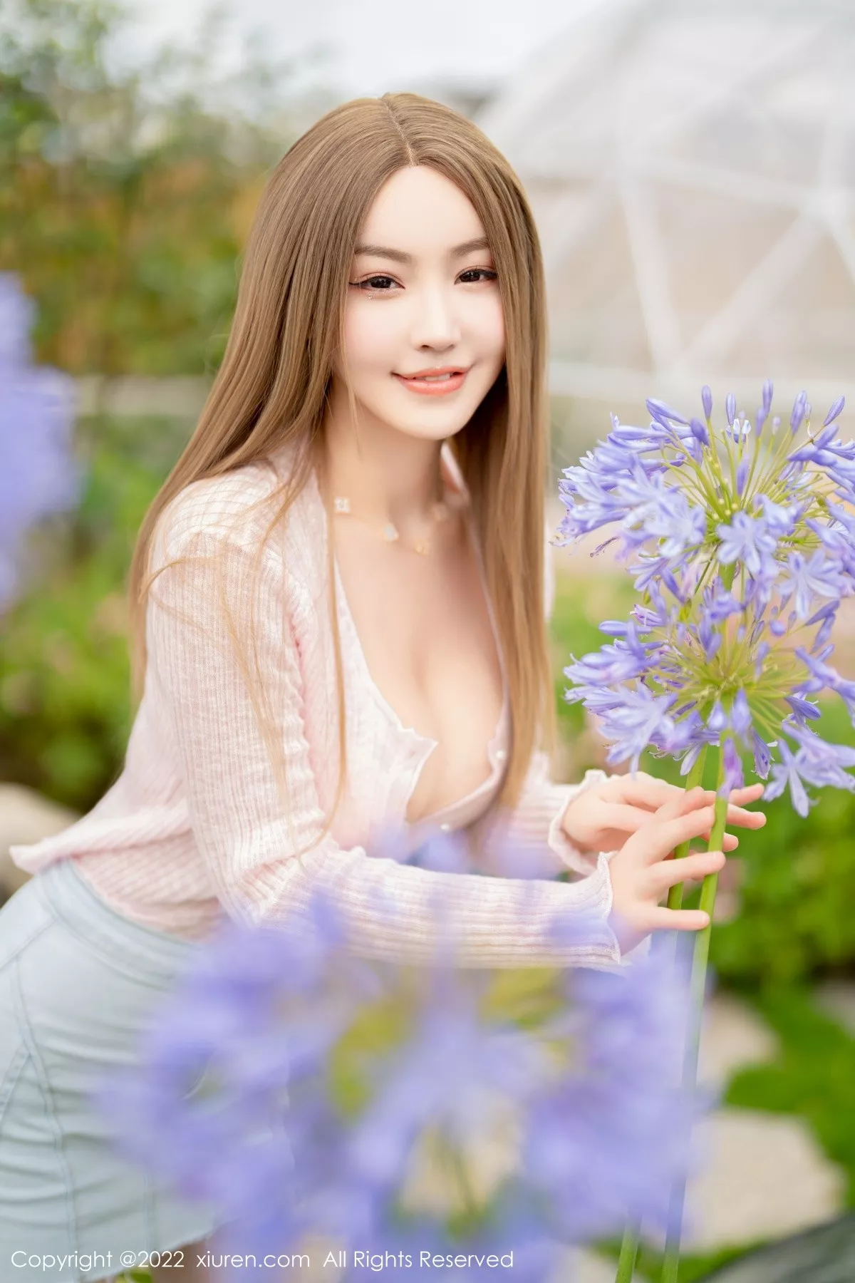 秀人集.com_[XiuRen秀人网]No.5295_女神朱可儿Flora大理旅拍粉色上衣配超薄无内肉丝撩人诱惑写真71P