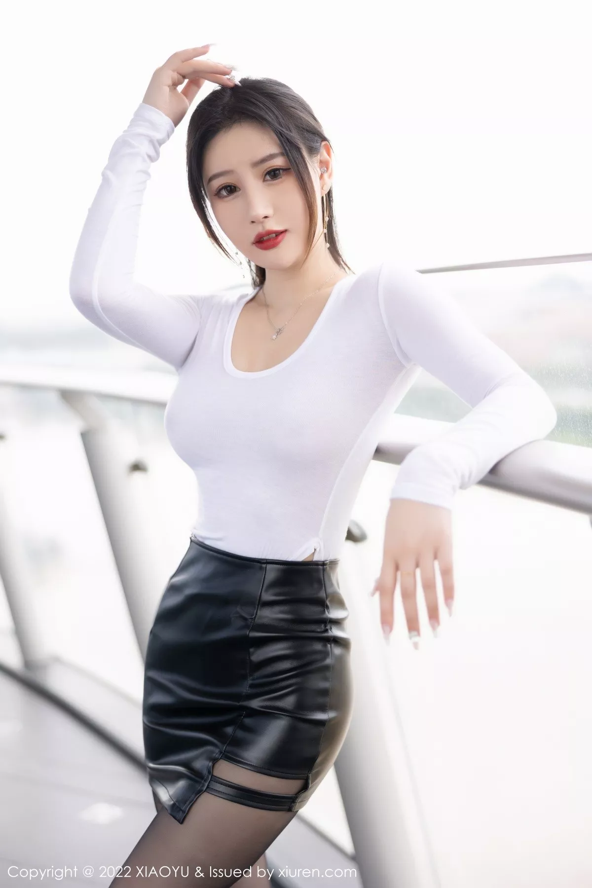 秀人集.com_[XiaoYu画语界]Vol.823_模特张欣欣私房性感真空白T配黑色皮裙露无内黑丝极致魅惑写真71P