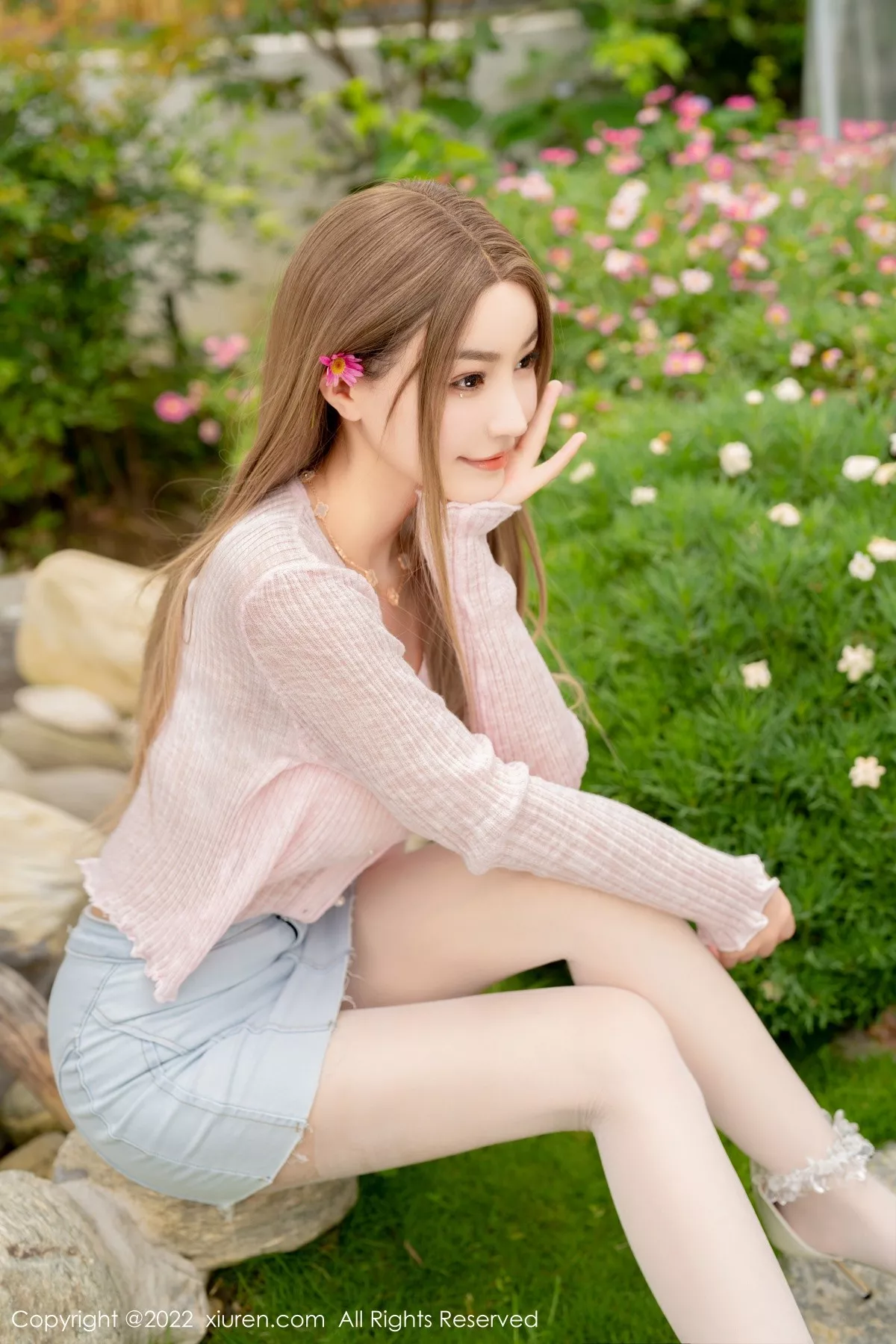秀人集.com_[XiuRen秀人网]No.5295_女神朱可儿Flora大理旅拍粉色上衣配超薄无内肉丝撩人诱惑写真71P