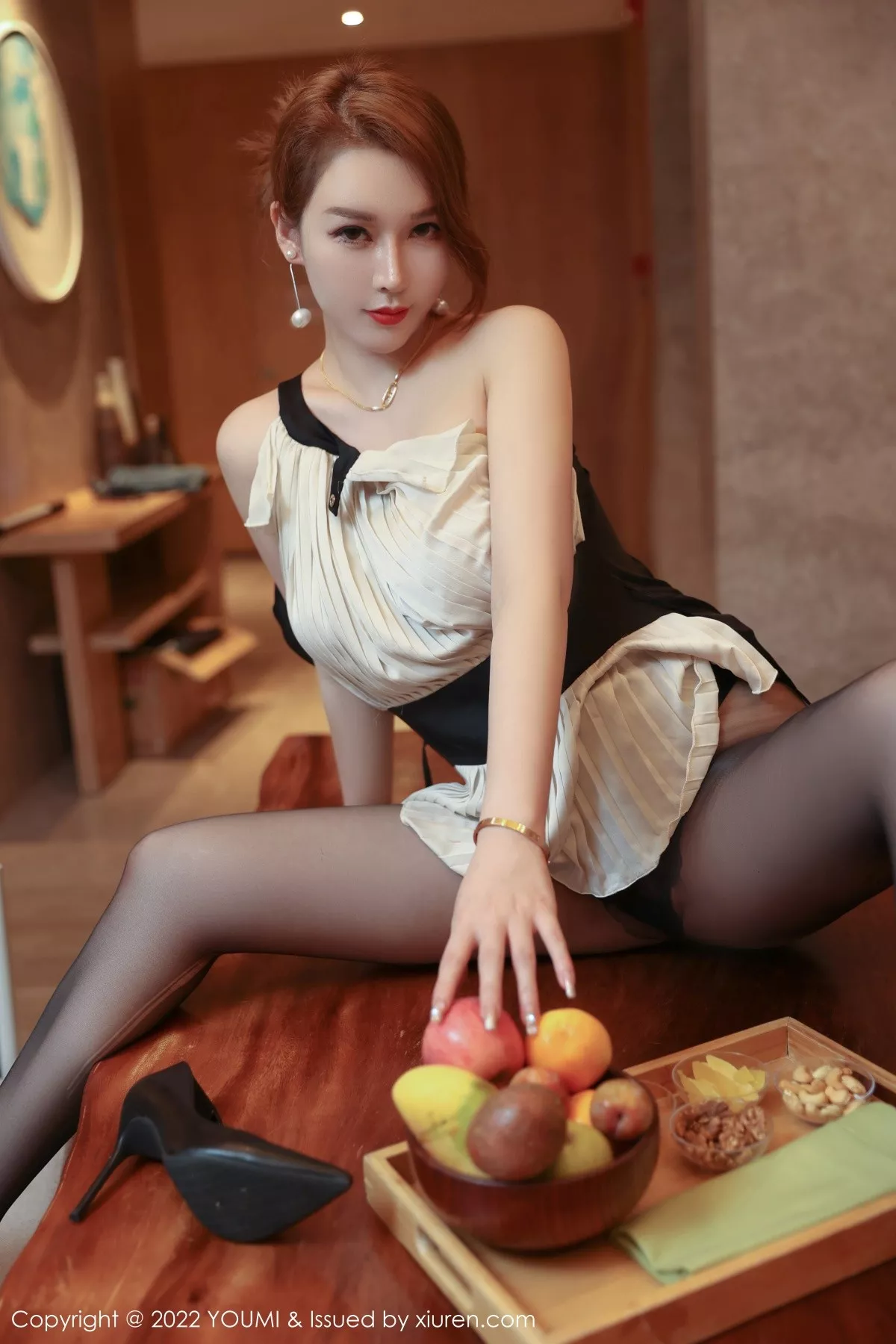 秀人集.com_[YouMi尤蜜荟]Vol.818_女神尤妮丝Egg万宁旅拍轻透连衣短配超薄黑丝秀翘臀诱惑写真63P