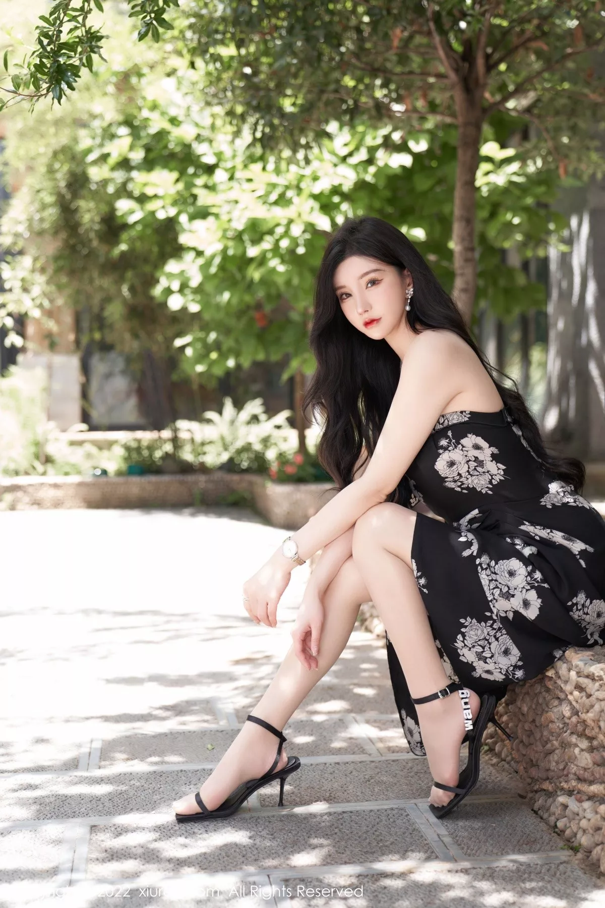秀人集.com_[XiuRen秀人网]No.5307_女神周于希Sally心愿旅拍黑色露肩连衣长裙秀完美身材诱惑写真90P