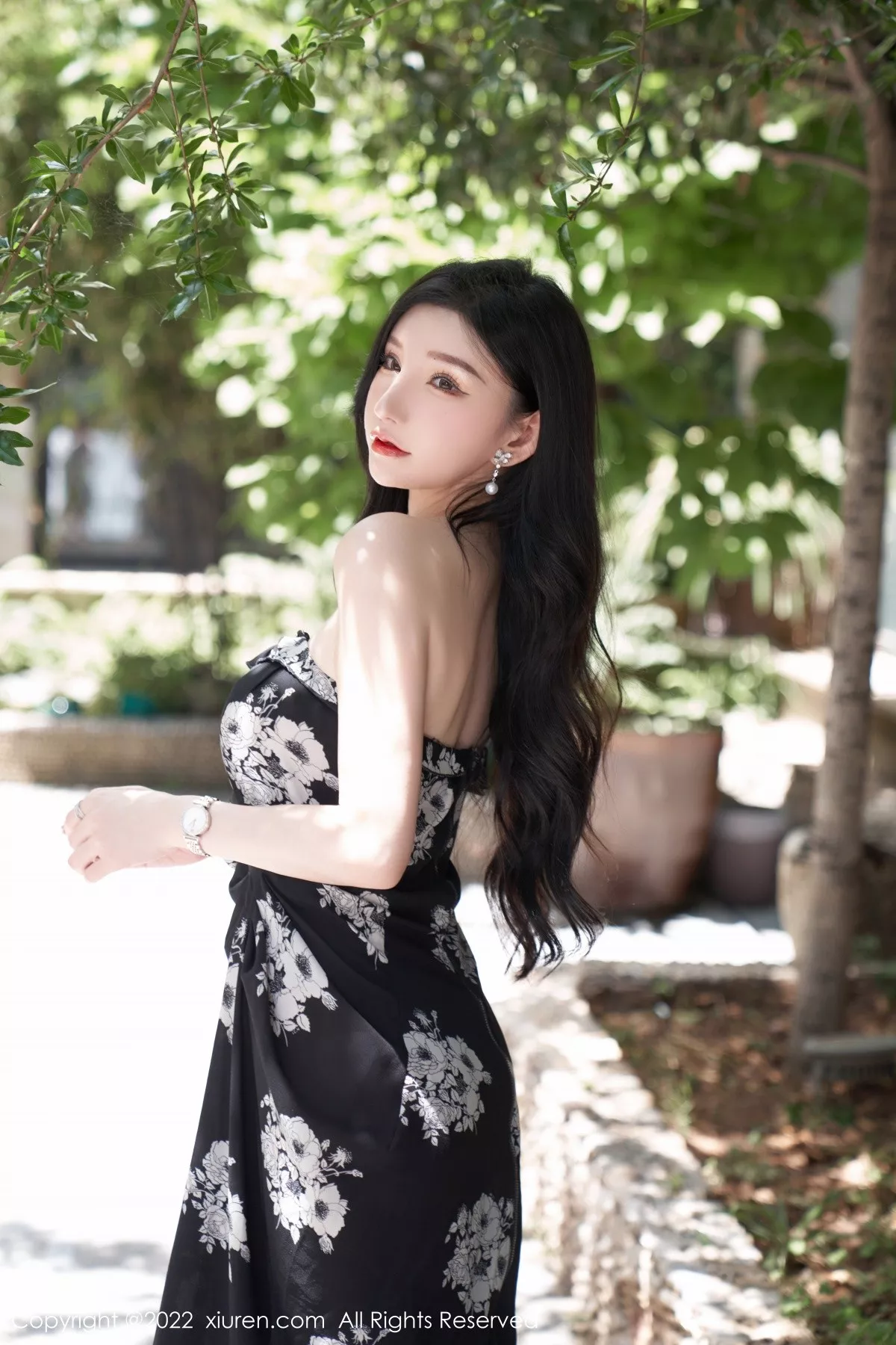秀人集.com_[XiuRen秀人网]No.5307_女神周于希Sally心愿旅拍黑色露肩连衣长裙秀完美身材诱惑写真90P