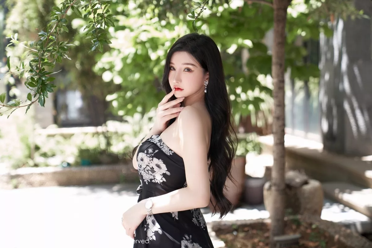 秀人集.com_[XiuRen秀人网]No.5307_女神周于希Sally心愿旅拍黑色露肩连衣长裙秀完美身材诱惑写真90P