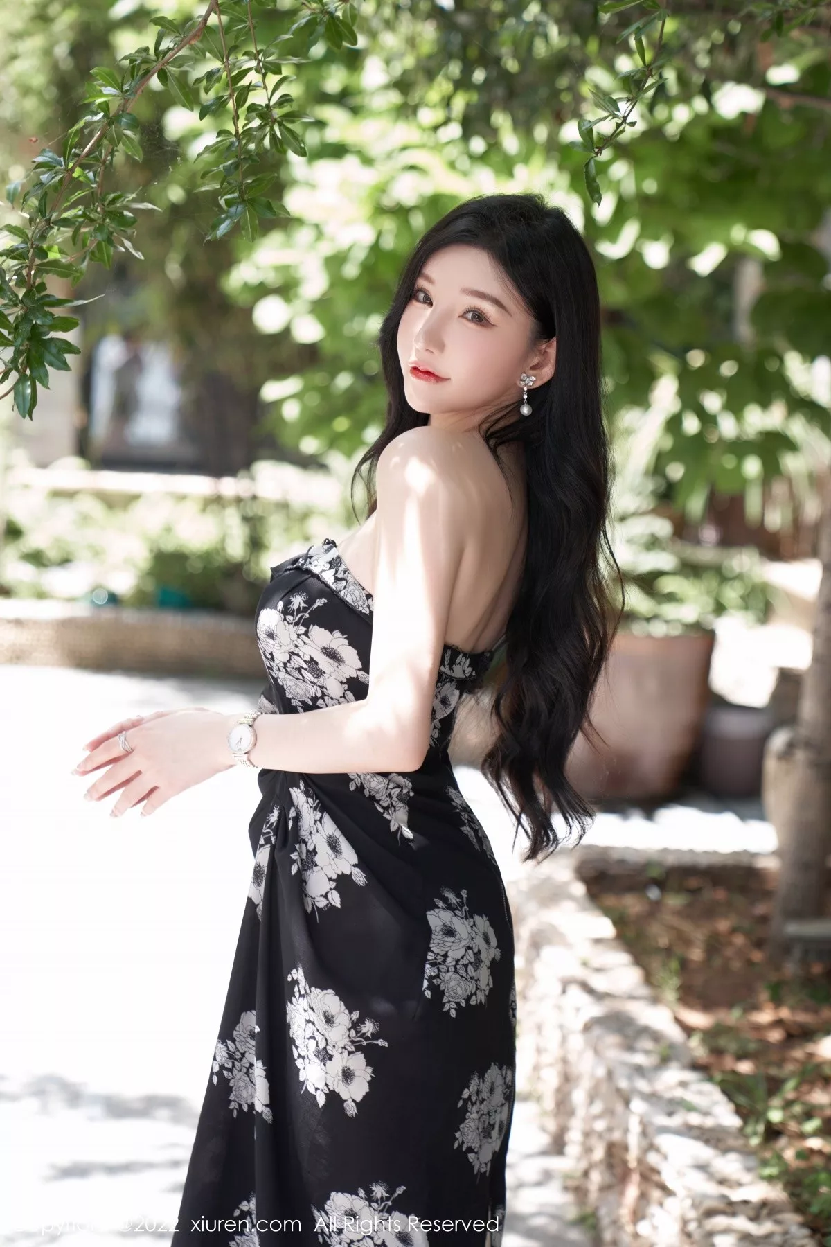 秀人集.com_[XiuRen秀人网]No.5307_女神周于希Sally心愿旅拍黑色露肩连衣长裙秀完美身材诱惑写真90P