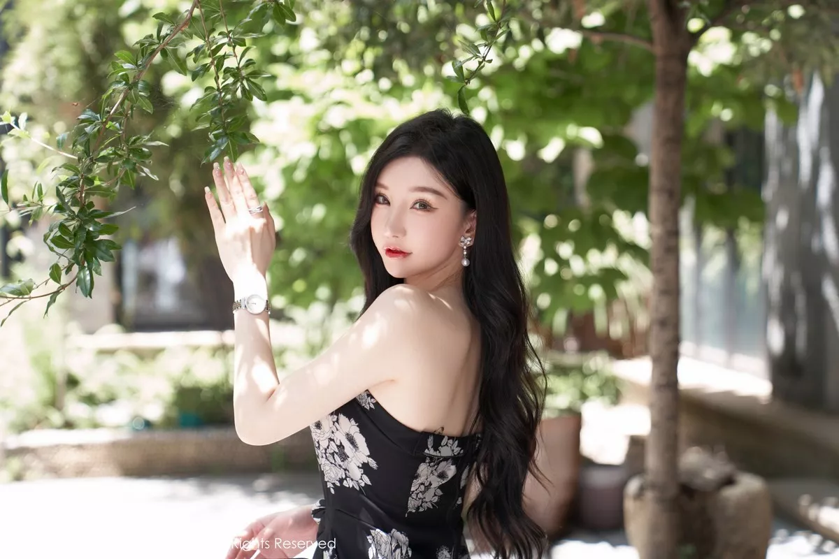 秀人集.com_[XiuRen秀人网]No.5307_女神周于希Sally心愿旅拍黑色露肩连衣长裙秀完美身材诱惑写真90P