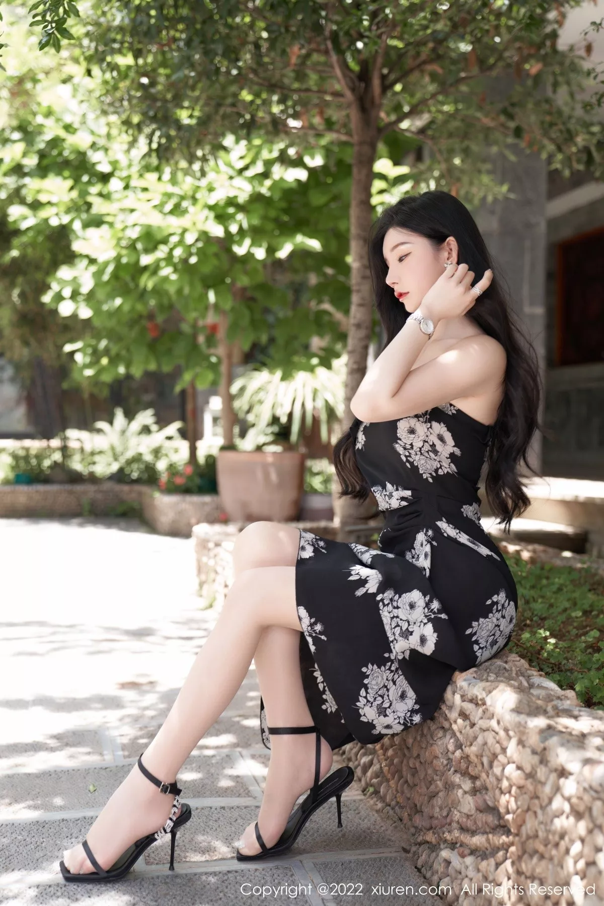 秀人集.com_[XiuRen秀人网]No.5307_女神周于希Sally心愿旅拍黑色露肩连衣长裙秀完美身材诱惑写真90P
