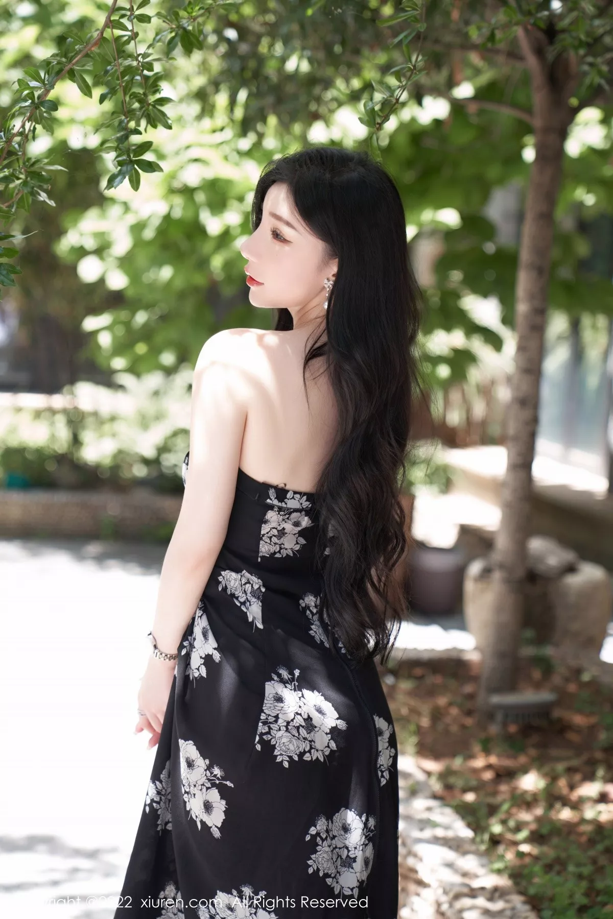 秀人集.com_[XiuRen秀人网]No.5307_女神周于希Sally心愿旅拍黑色露肩连衣长裙秀完美身材诱惑写真90P