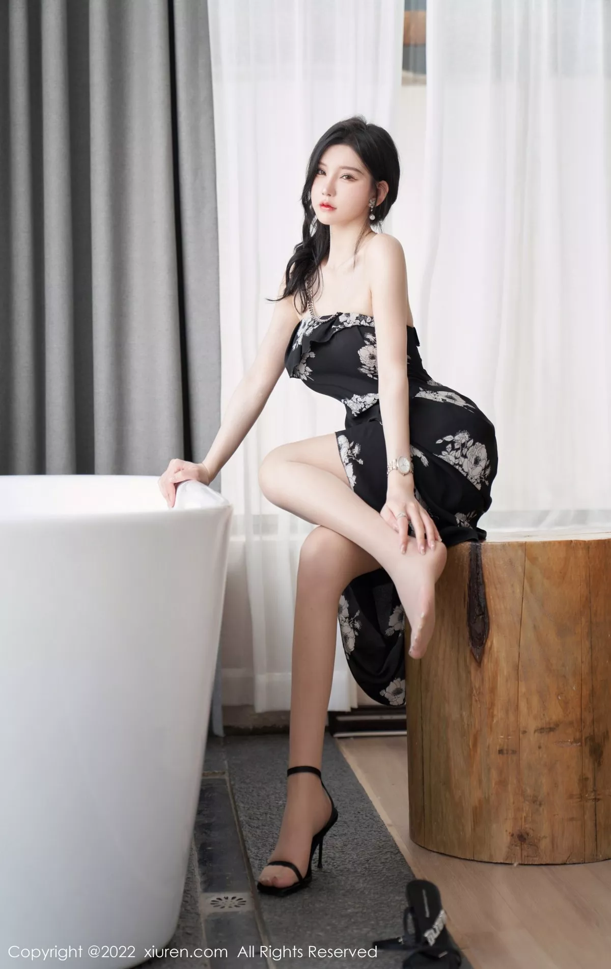 秀人集.com_[XiuRen秀人网]No.5307_女神周于希Sally心愿旅拍黑色露肩连衣长裙秀完美身材诱惑写真90P