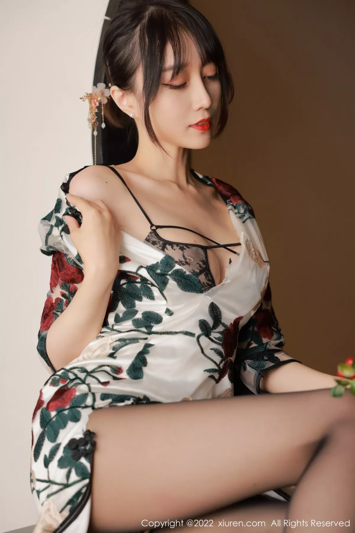 秀人集.com_[XiuRen秀人网]No.5199_模特玥儿玥er澳门旅拍半脱露黑色轻透内衣配超薄黑丝诱惑写真77P