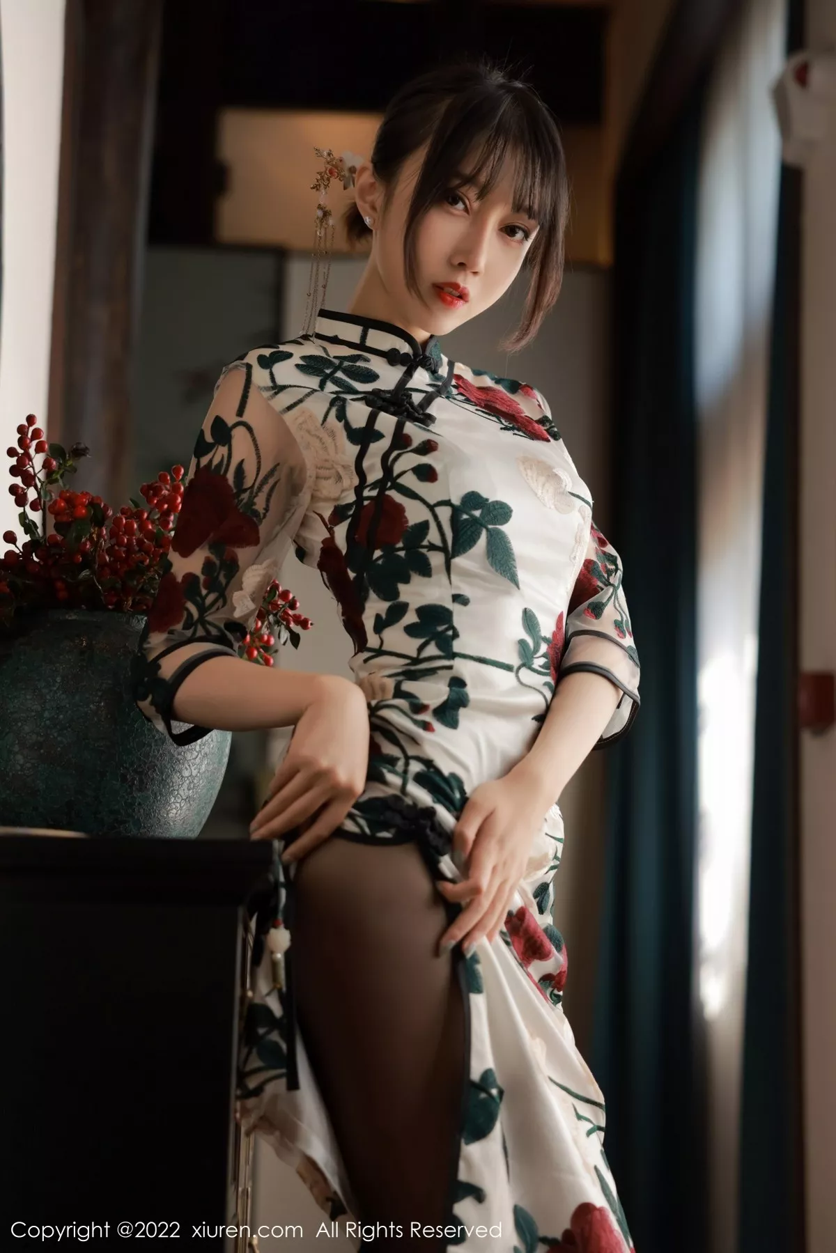 秀人集.com_[XiuRen秀人网]No.5199_模特玥儿玥er澳门旅拍半脱露黑色轻透内衣配超薄黑丝诱惑写真77P
