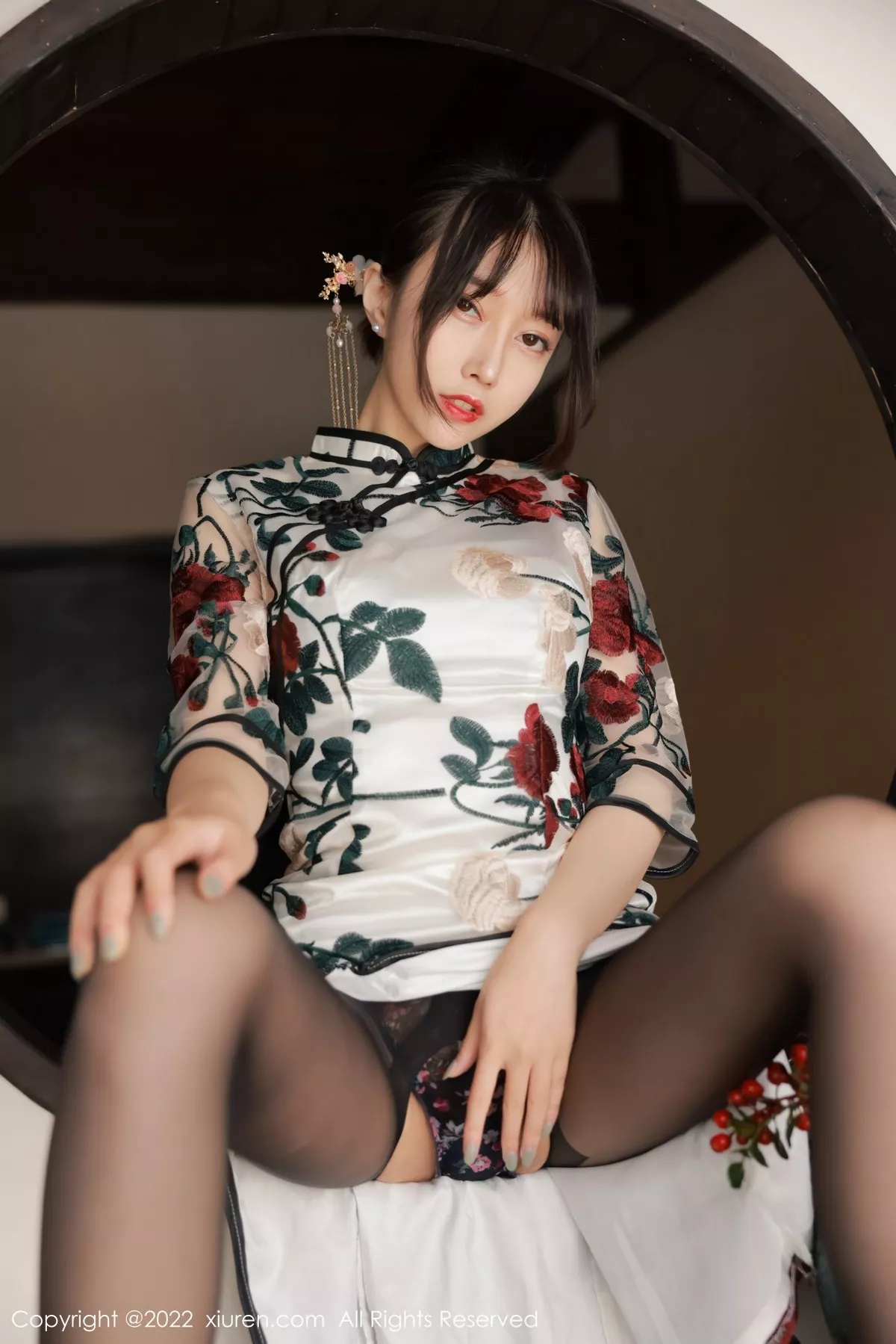 秀人集.com_[XiuRen秀人网]No.5199_模特玥儿玥er澳门旅拍半脱露黑色轻透内衣配超薄黑丝诱惑写真77P