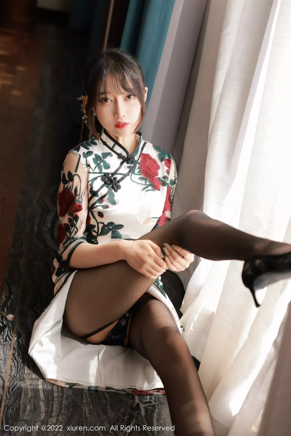 秀人集.com_[XiuRen秀人网]No.5199_模特玥儿玥er澳门旅拍半脱露黑色轻透内衣配超薄黑丝诱惑写真77P
