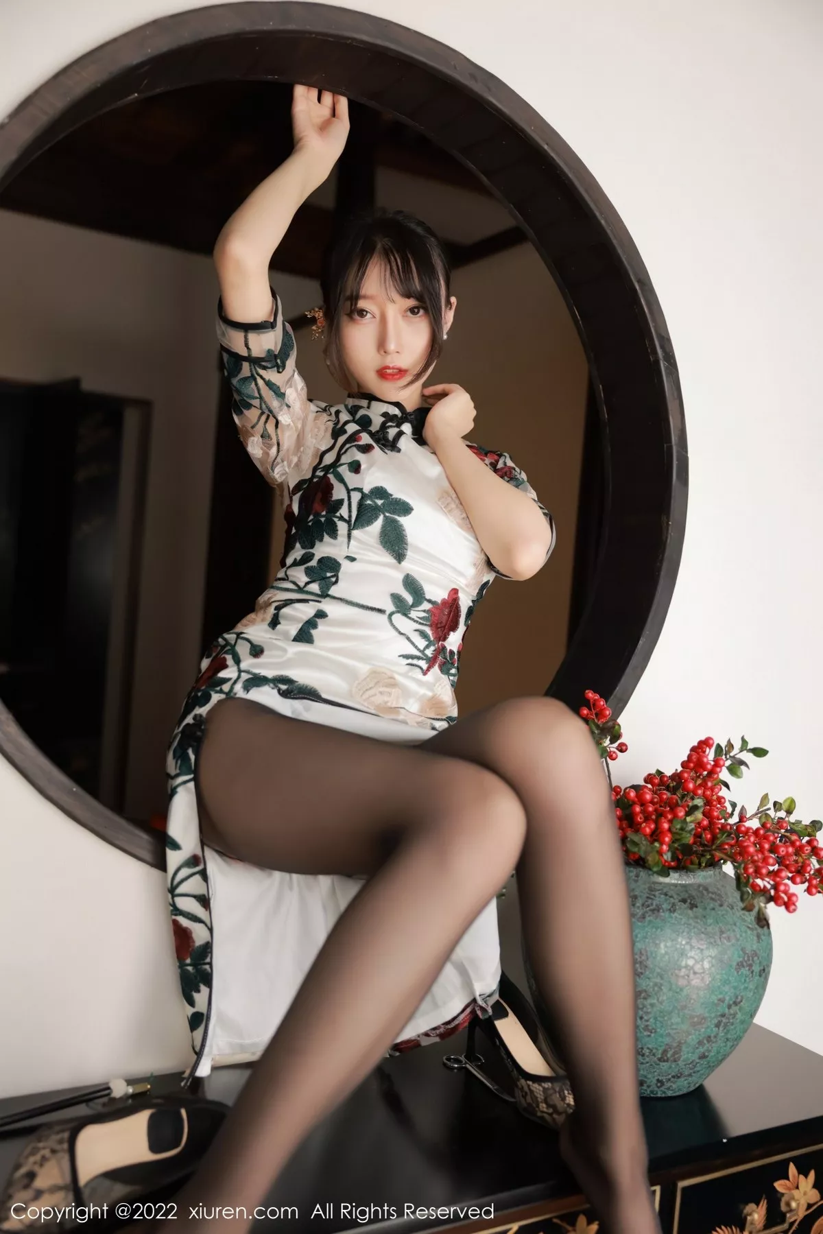 秀人集.com_[XiuRen秀人网]No.5199_模特玥儿玥er澳门旅拍半脱露黑色轻透内衣配超薄黑丝诱惑写真77P