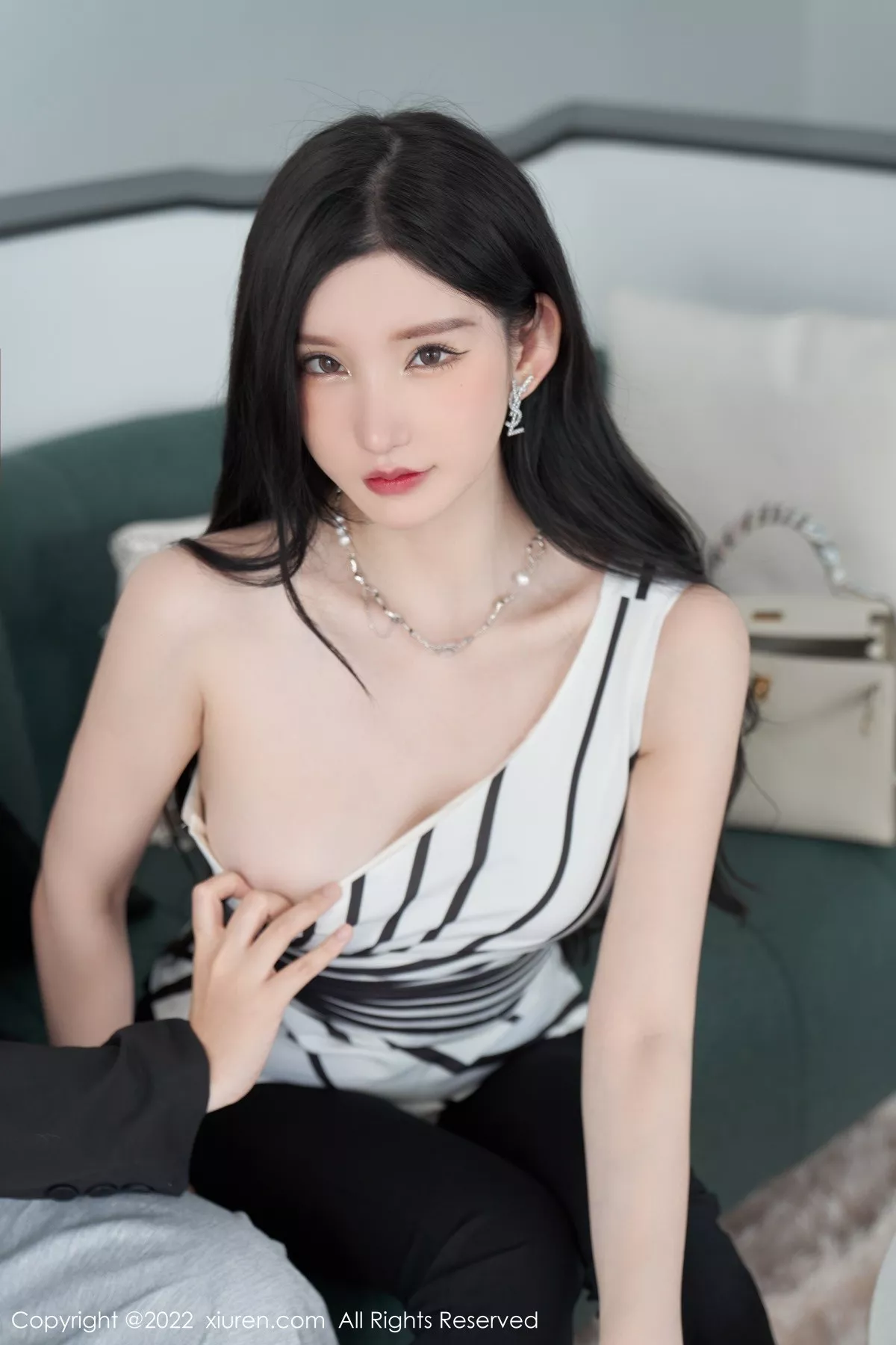 秀人集.com_[XiuRen秀人网]No.5361_女神周于希Sally心愿旅拍性感露肩上衣配超薄肉丝完美诱惑写真77P
