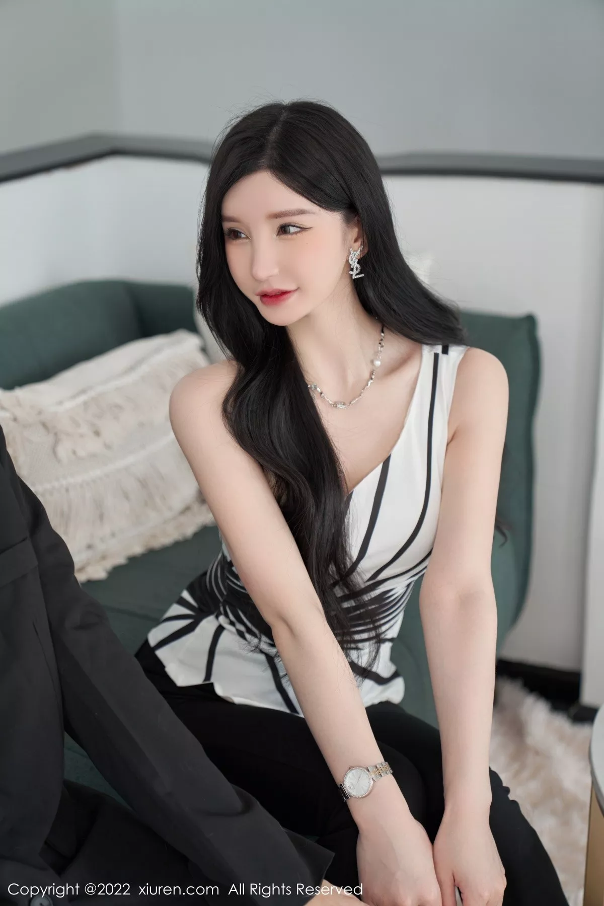 秀人集.com_[XiuRen秀人网]No.5361_女神周于希Sally心愿旅拍性感露肩上衣配超薄肉丝完美诱惑写真77P