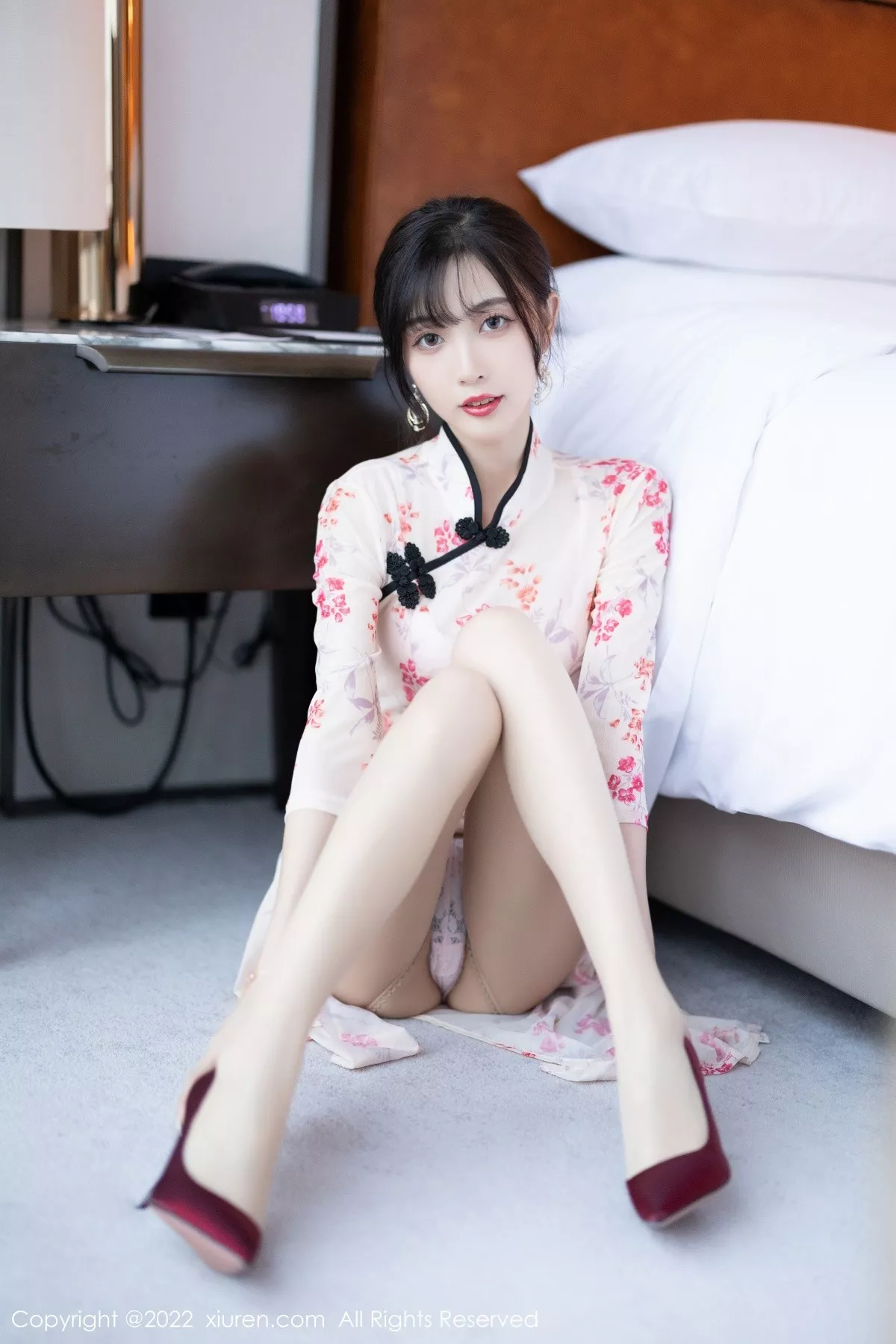 秀人集.com_[XiuRen秀人网]No.5366_模特林星阑厦门旅拍脱轻透旗袍露蕾丝内衣配超薄肉丝诱惑写真84P