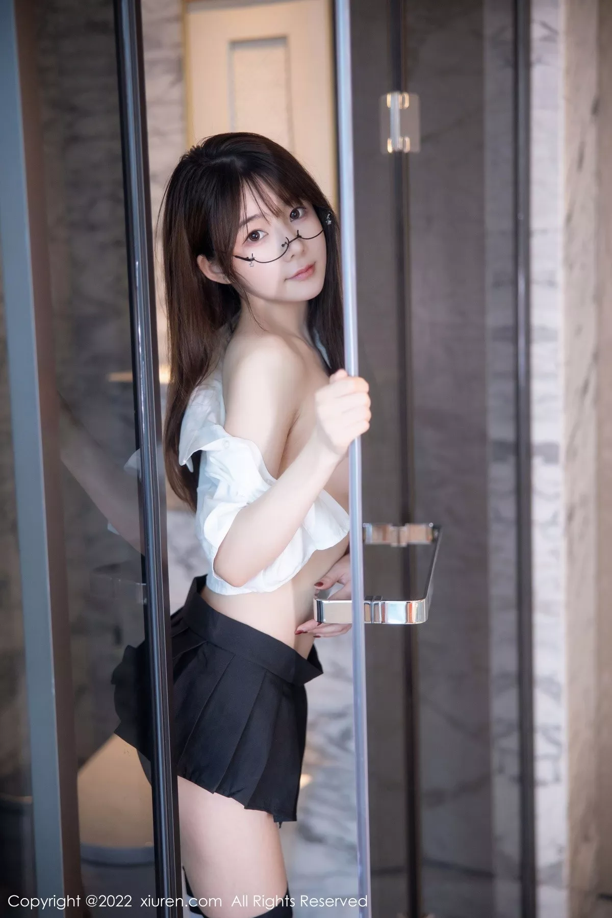 秀人集.com_[XiuRen秀人网]No.5365_模特婠婠么性感学妹制服白色短T配黑短裙秀曼妙身姿诱惑写真98P
