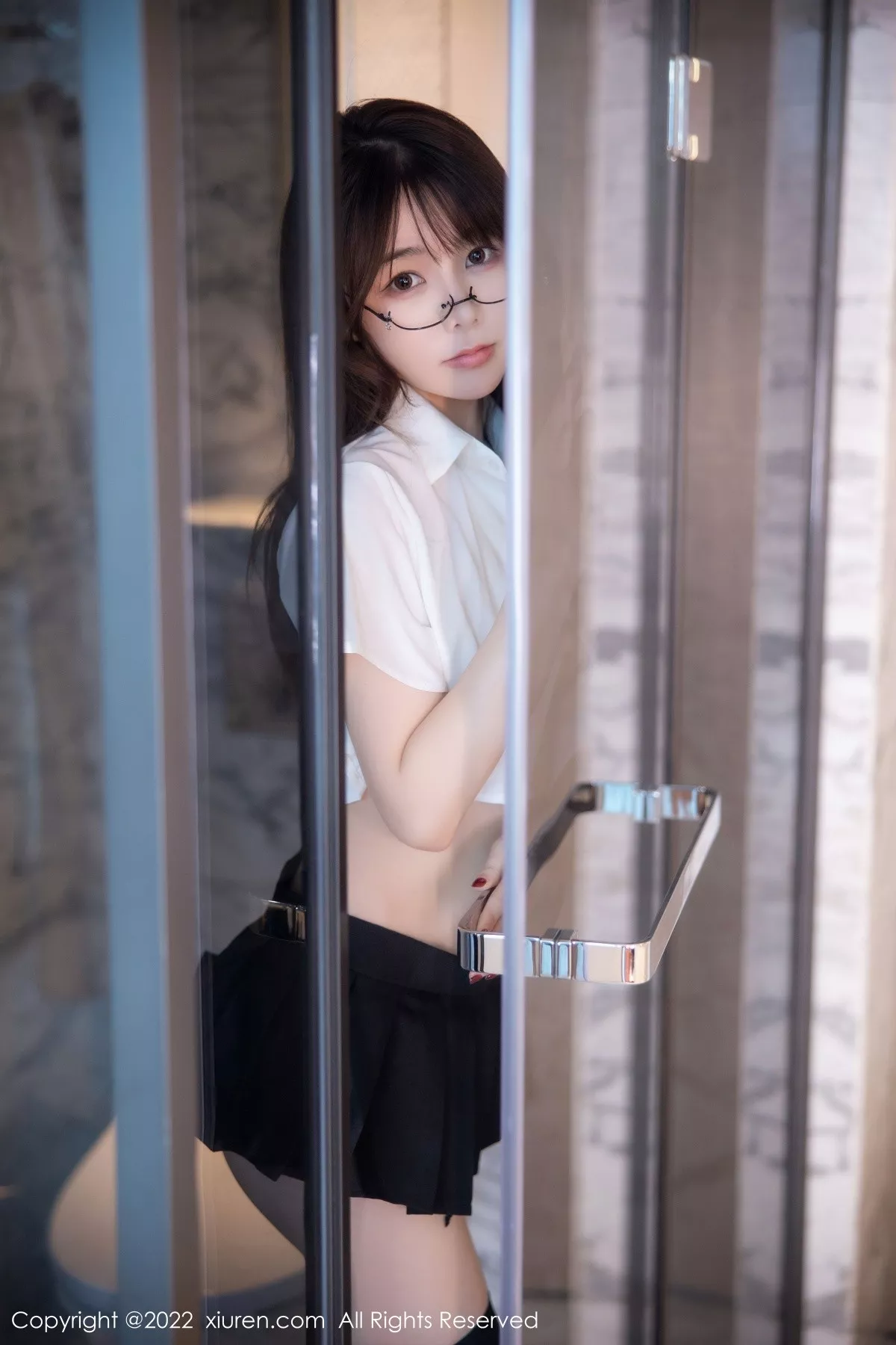 秀人集.com_[XiuRen秀人网]No.5365_模特婠婠么性感学妹制服白色短T配黑短裙秀曼妙身姿诱惑写真98P