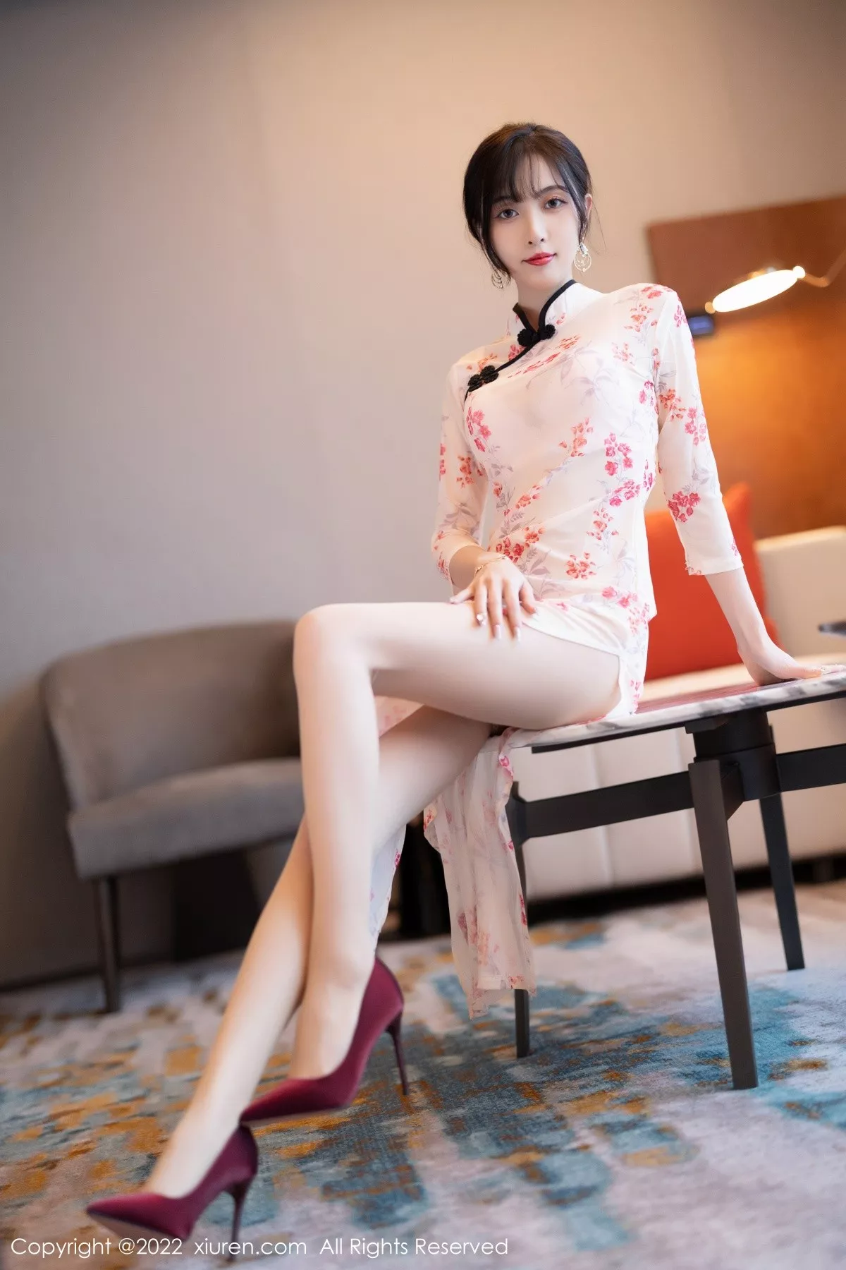 秀人集.com_[XiuRen秀人网]No.5366_模特林星阑厦门旅拍脱轻透旗袍露蕾丝内衣配超薄肉丝诱惑写真84P