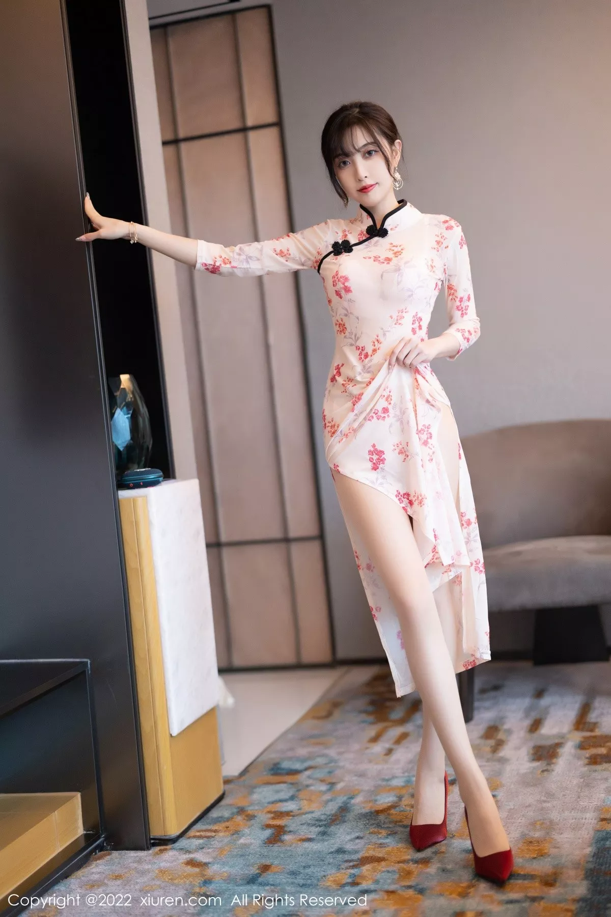 秀人集.com_[XiuRen秀人网]No.5366_模特林星阑厦门旅拍脱轻透旗袍露蕾丝内衣配超薄肉丝诱惑写真84P