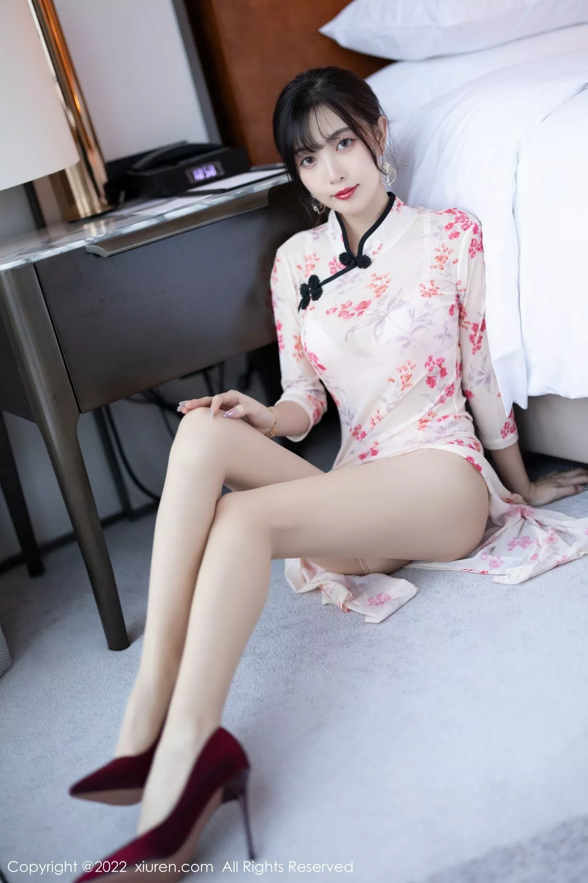 秀人集.com_[XiuRen秀人网]No.5366_模特林星阑厦门旅拍脱轻透旗袍露蕾丝内衣配超薄肉丝诱惑写真84P