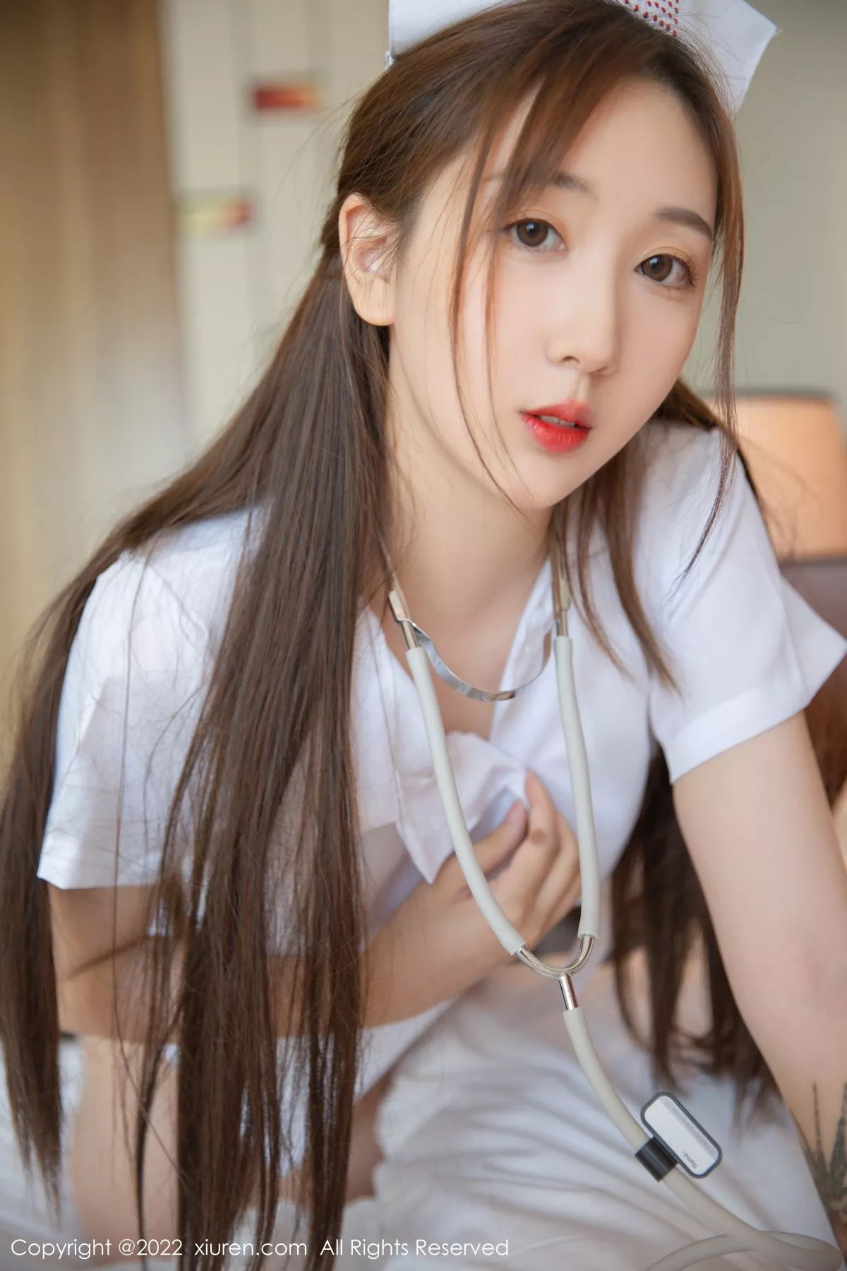 秀人集.com_[XiuRen秀人网]No.5375_模特江真真性感白色护士服饰配超薄开档无内肉丝惹火诱惑写真71P