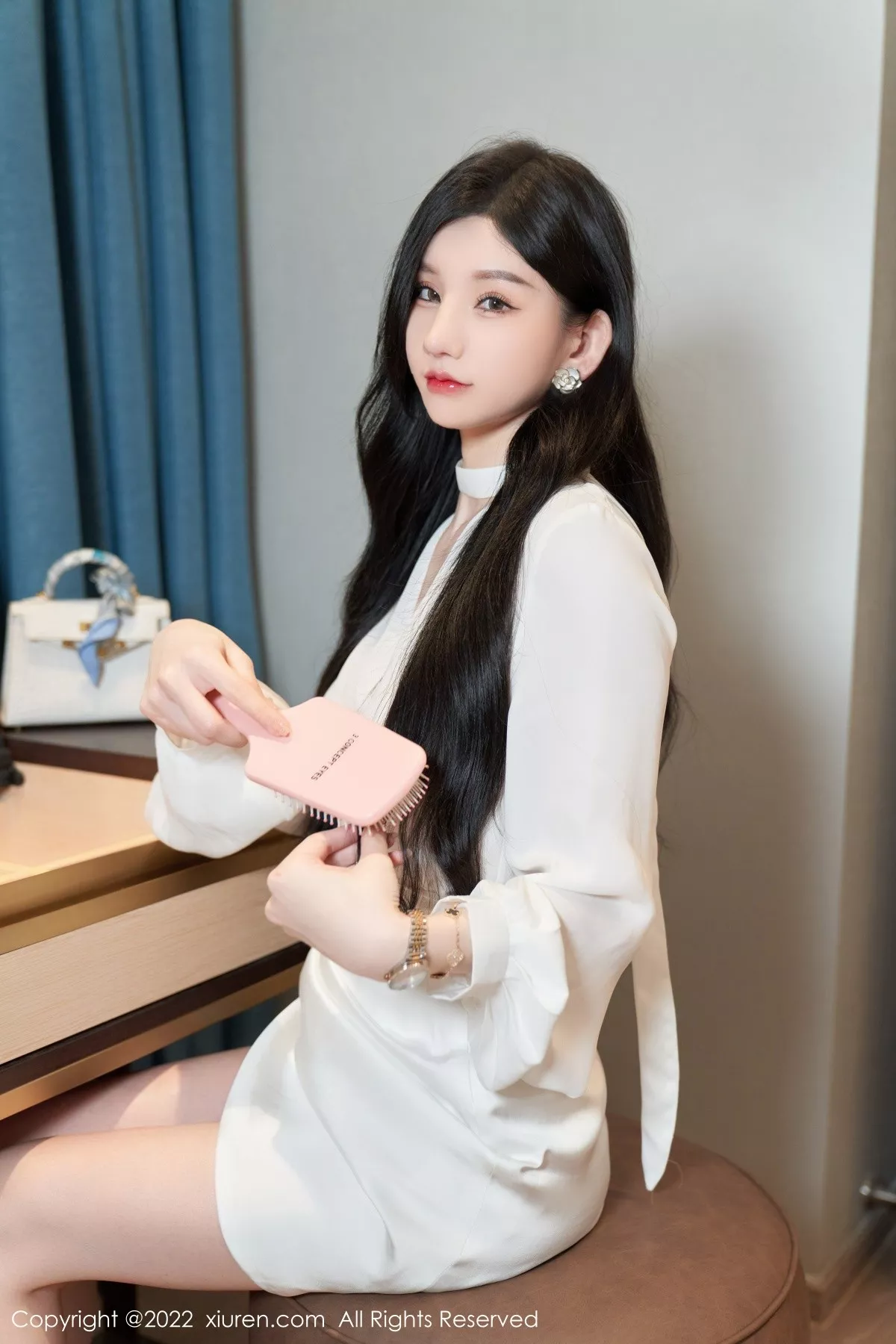 秀人集.com_[XiuRen秀人网]No.5381_女神周于希Sally私房简约白色服半脱露蕾丝内裤秀翘臀诱惑写真77P