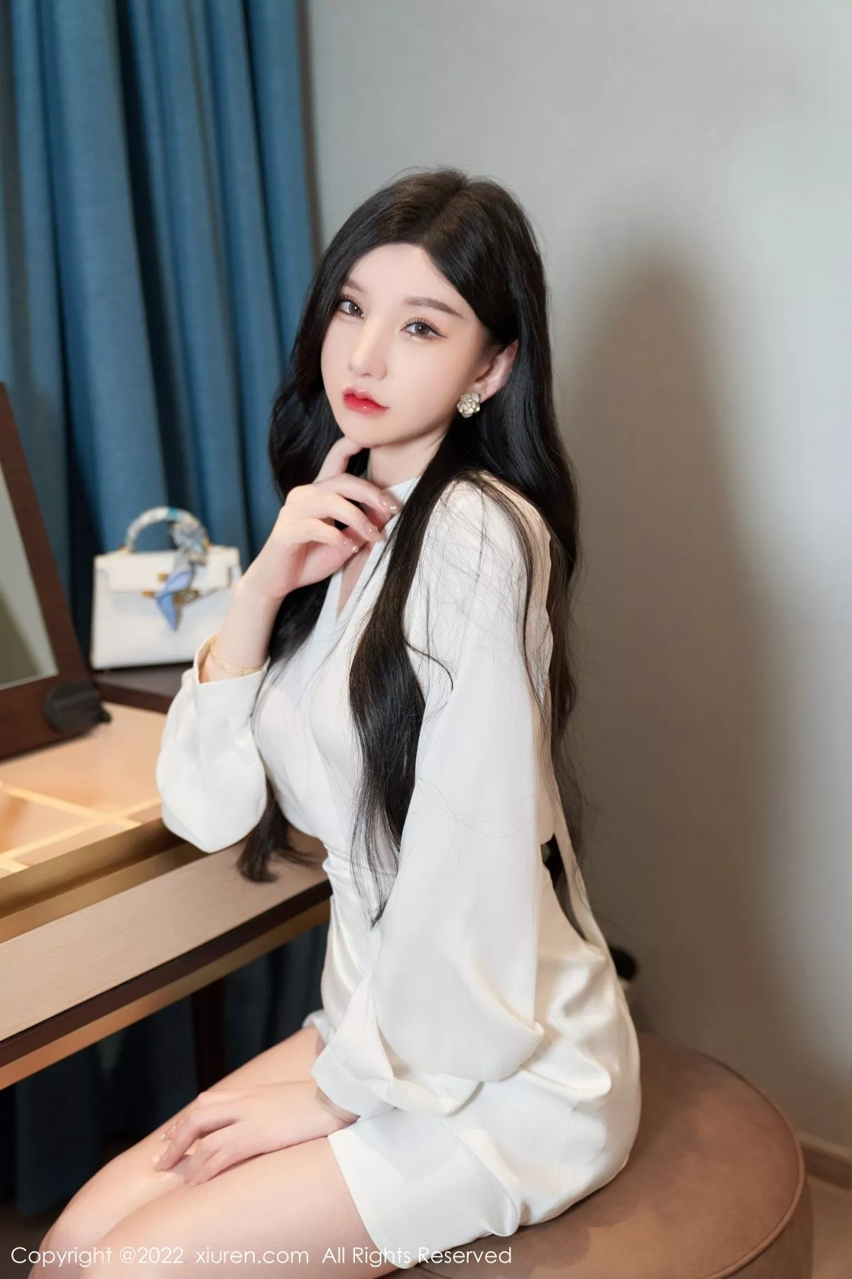 秀人集.com_[XiuRen秀人网]No.5381_女神周于希Sally私房简约白色服半脱露蕾丝内裤秀翘臀诱惑写真77P