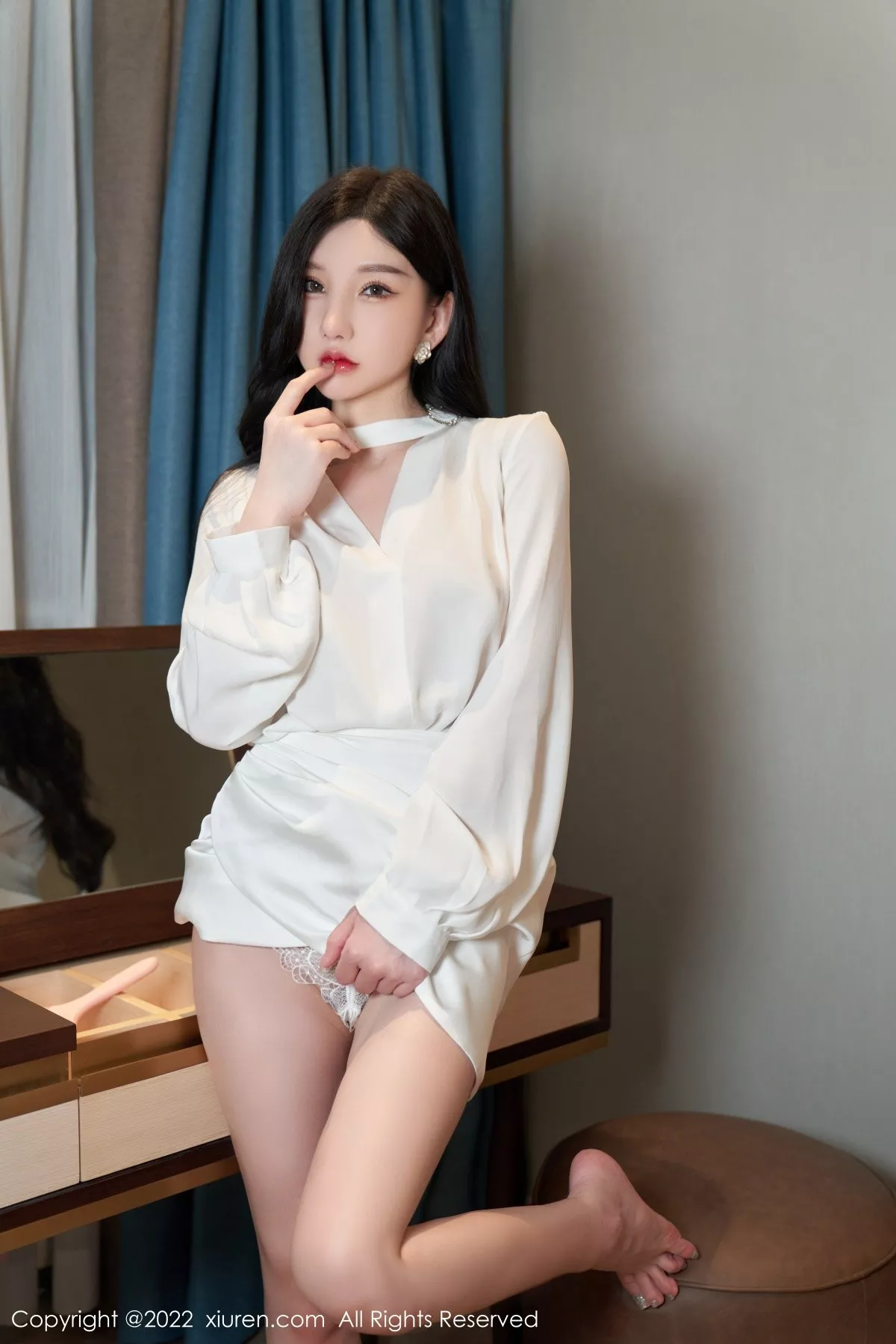 秀人集.com_[XiuRen秀人网]No.5381_女神周于希Sally私房简约白色服半脱露蕾丝内裤秀翘臀诱惑写真77P