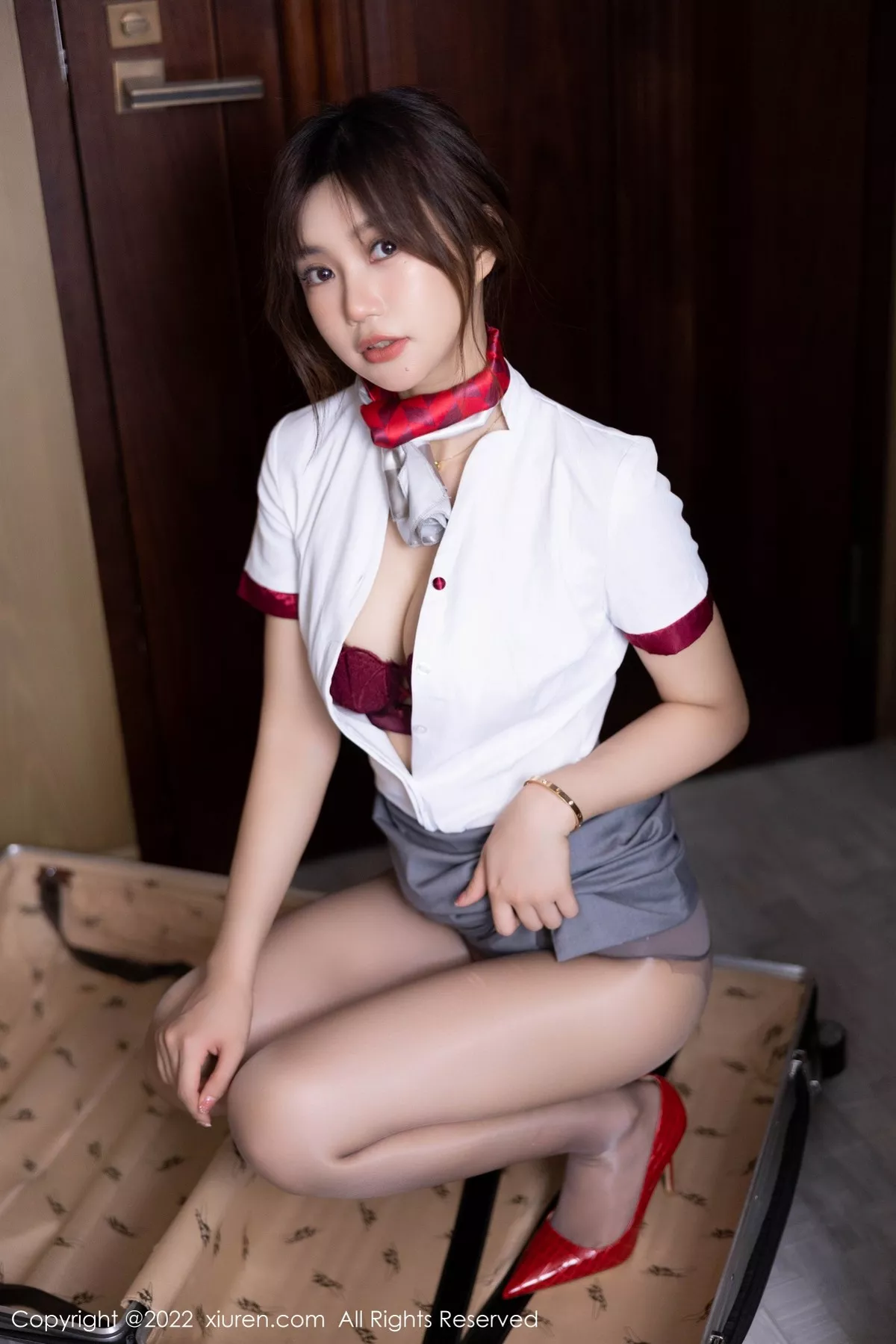 秀人集.com_[XiuRen秀人网]No.5394_女神绮里嘉ula空姐角色装扮性感白T配短裙秀完美身材诱惑写真101P