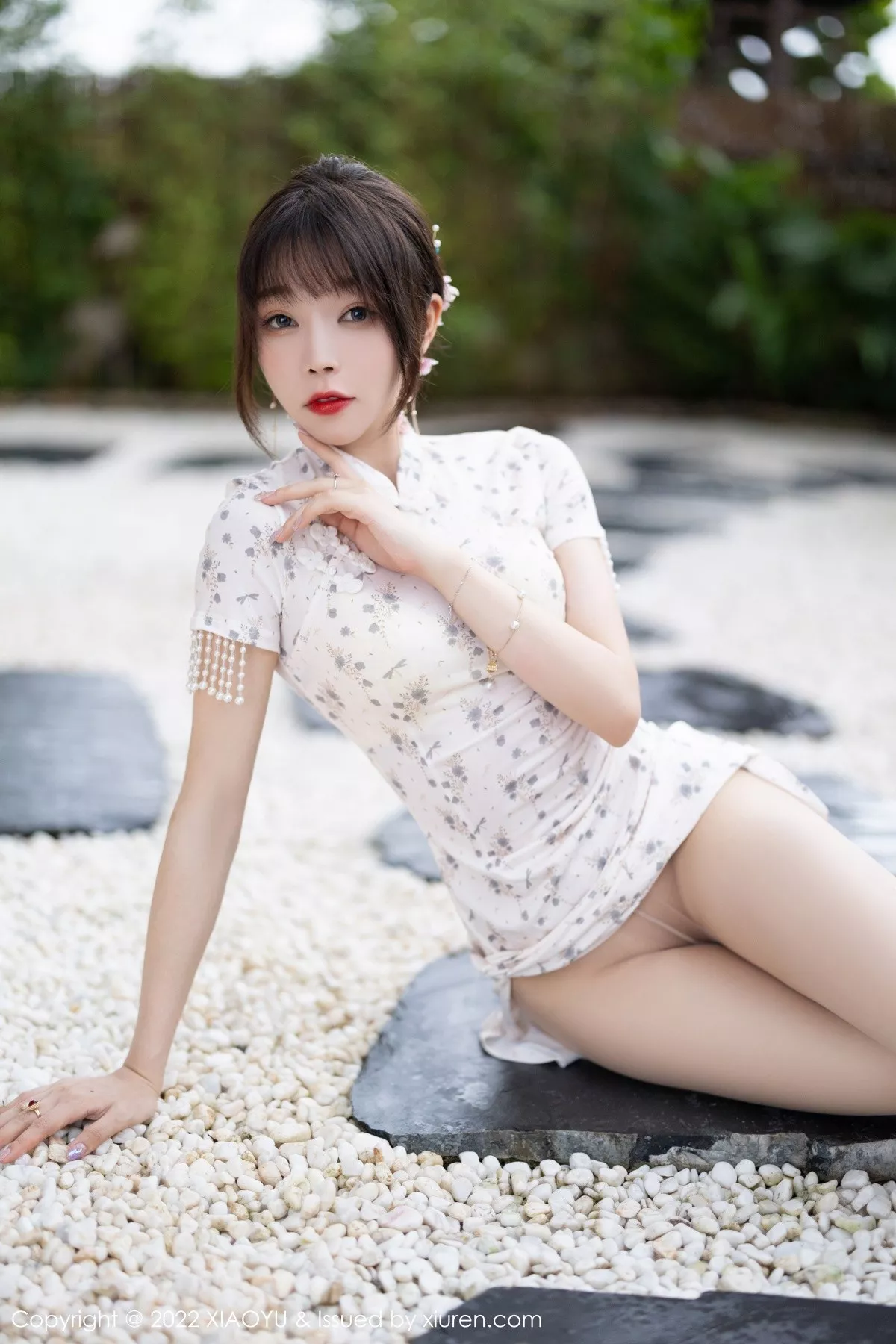 秀人集.com_[XiaoYu画语界]Vol.838_女神徐莉芝Booty户外性感浅色旗袍+白色网纱服饰完美诱惑写真86P