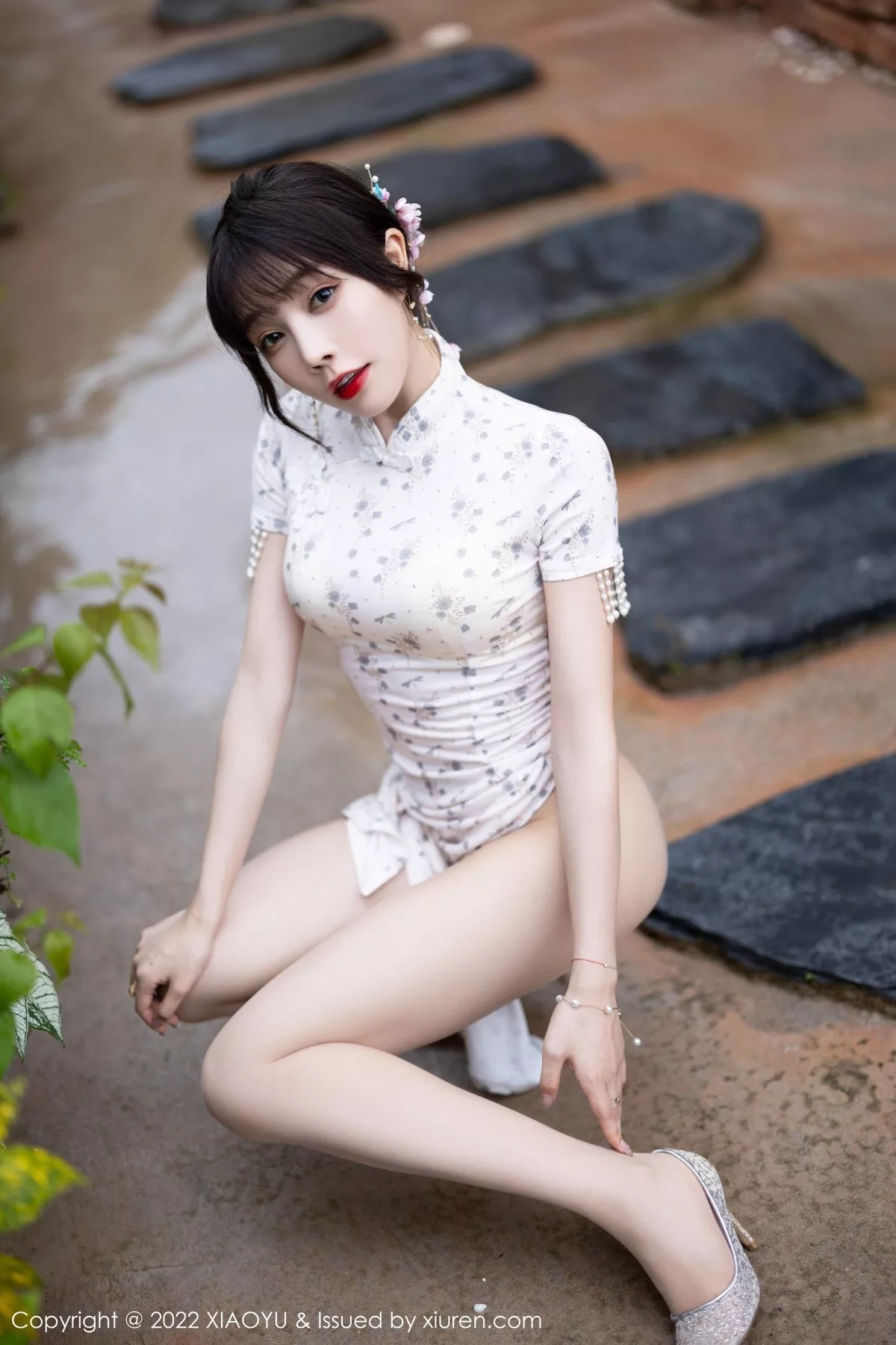 秀人集.com_[XiaoYu画语界]Vol.838_女神徐莉芝Booty户外性感浅色旗袍+白色网纱服饰完美诱惑写真86P