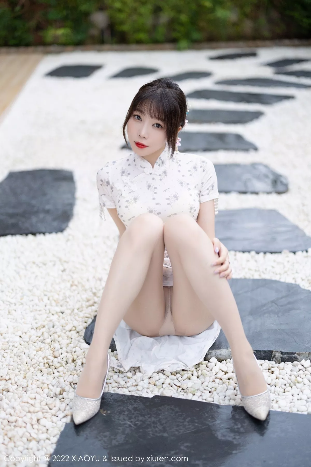 秀人集.com_[XiaoYu画语界]Vol.838_女神徐莉芝Booty户外性感浅色旗袍+白色网纱服饰完美诱惑写真86P