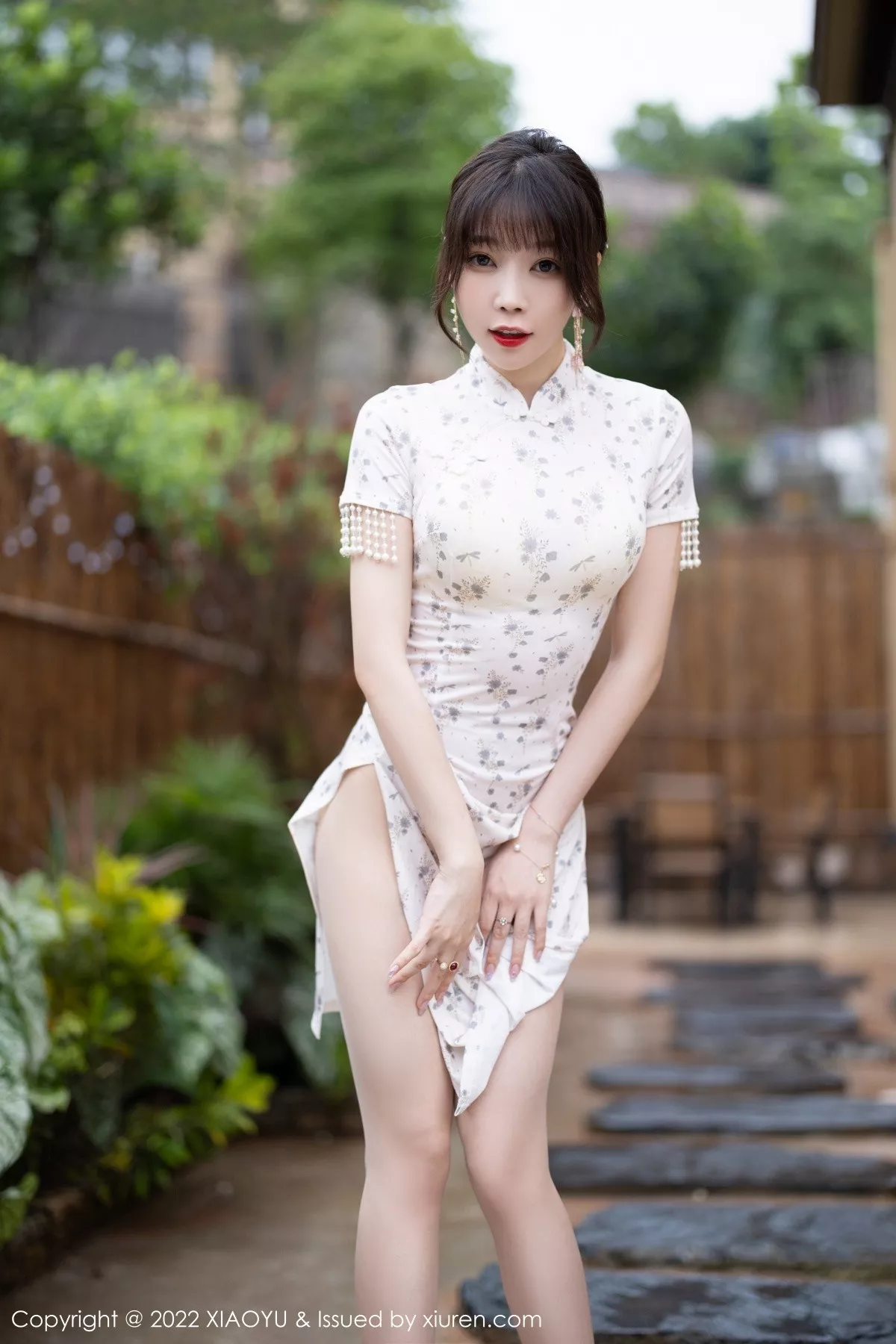 秀人集.com_[XiaoYu画语界]Vol.838_女神徐莉芝Booty户外性感浅色旗袍+白色网纱服饰完美诱惑写真86P