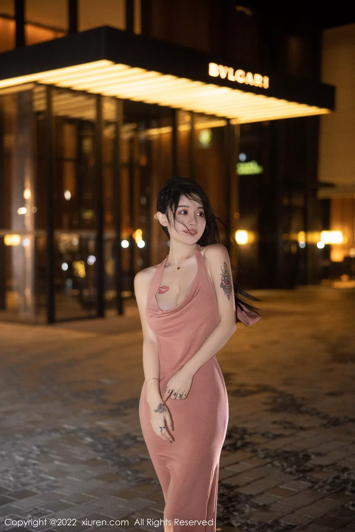秀人集.com_[XiuRen秀人网]No.5426_模特美七Mia西双版纳旅拍脱淡红色连衣裙秀丰满身材诱惑写真114P