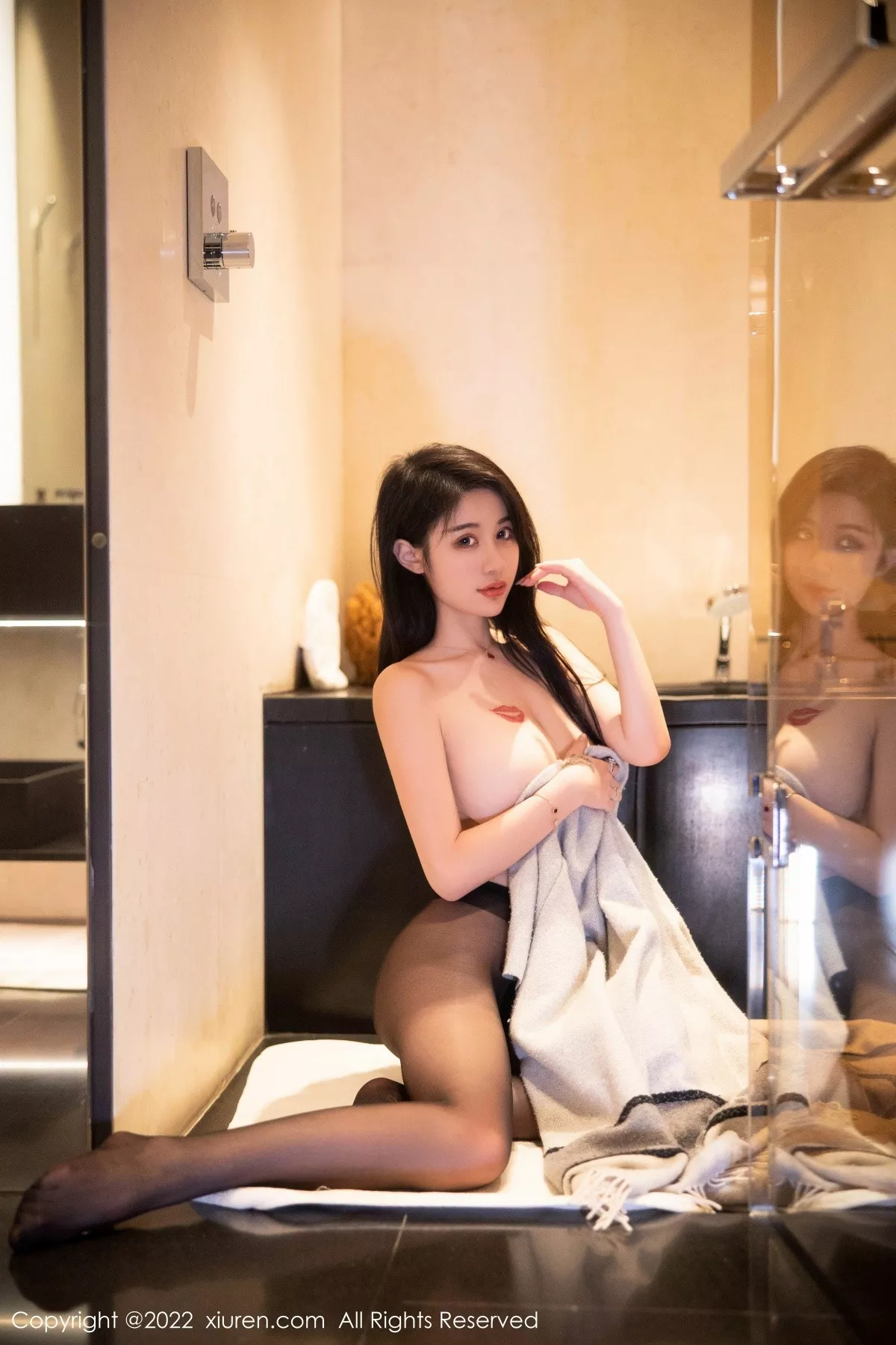 秀人集.com_[XiuRen秀人网]No.5426_模特美七Mia西双版纳旅拍脱淡红色连衣裙秀丰满身材诱惑写真114P